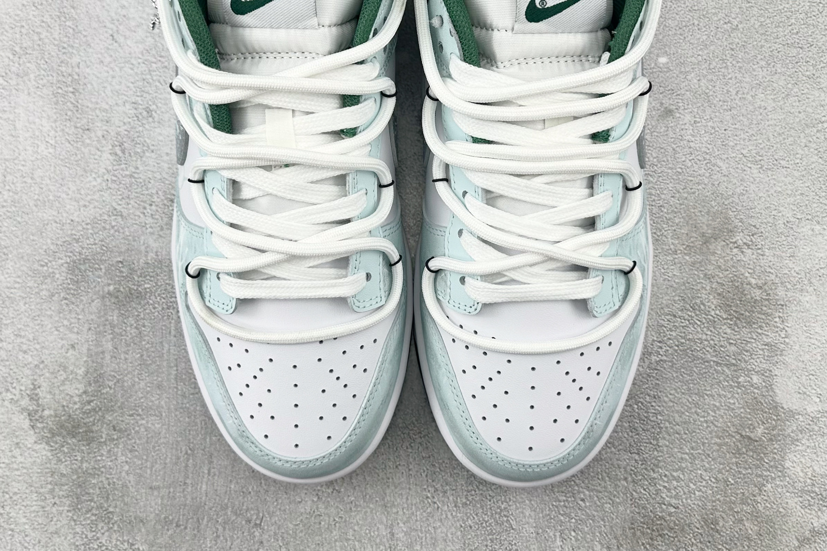 YC 
【定制球鞋】Nike Dunk 青花蛇骨 淡青色

货号：DD1391-101
尺码：40 40