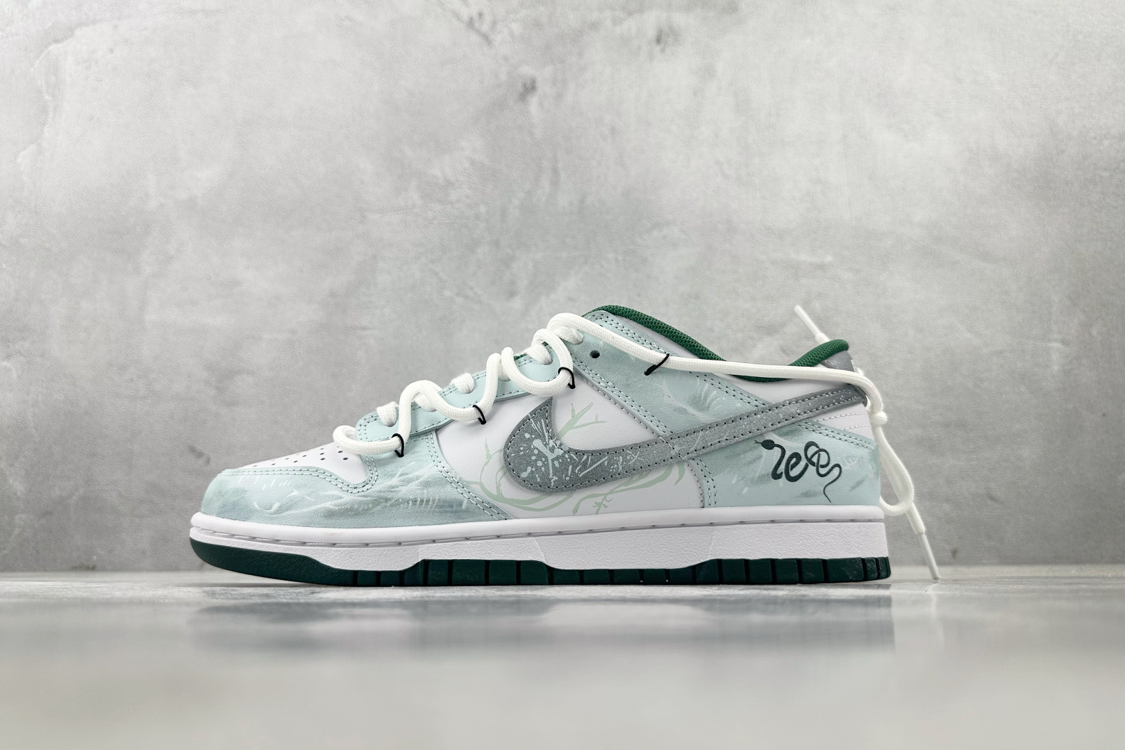 YC 
【定制球鞋】Nike Dunk 青花蛇骨 淡青色

货号：DD1391-101
尺码：40 40