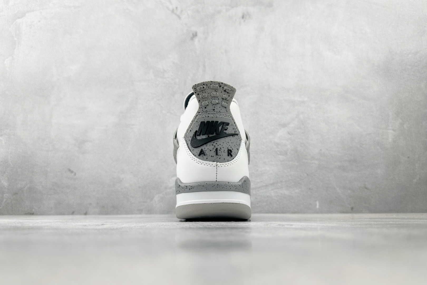KZ/2.0 
口碑神作 Jordan Air Jordan 4 OG White Cement白灰

