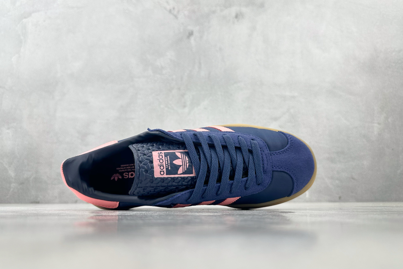 HG 
品质升级 adidas originals GAZELLE BOLD 深蓝粉色

货号：IG43