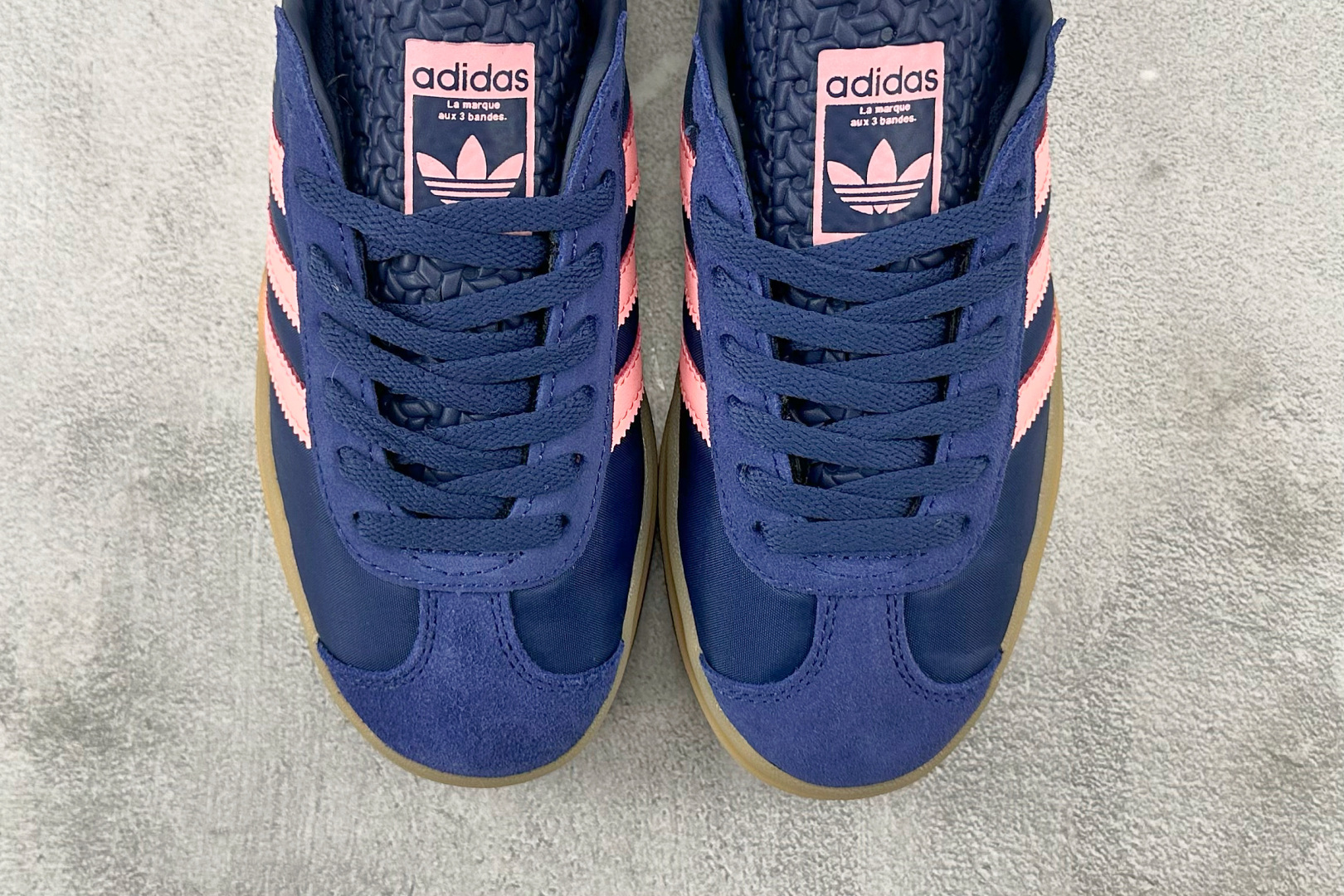 HG 
品质升级 adidas originals GAZELLE BOLD 深蓝粉色

货号：IG43