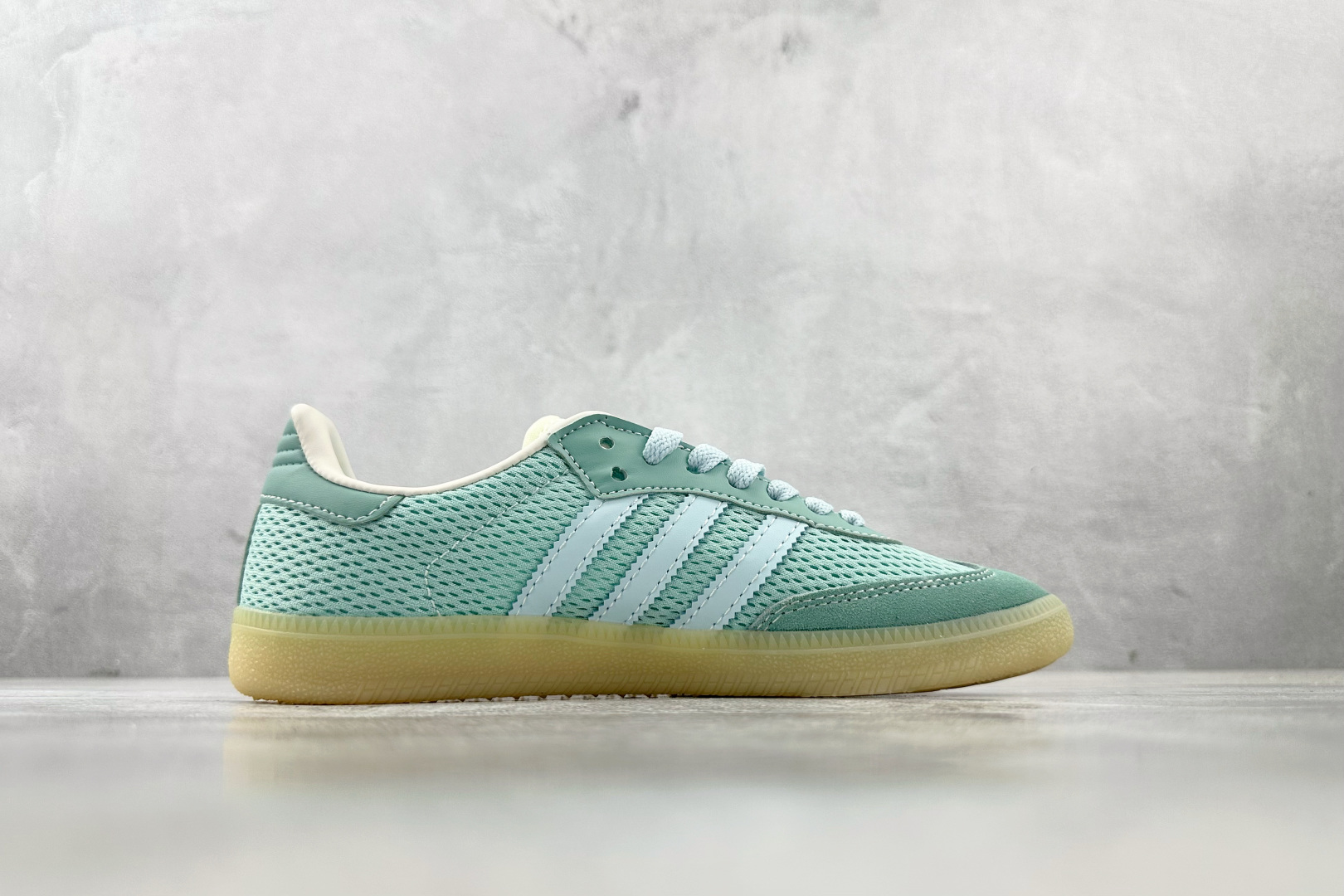 R 版 
出口订单  adidas originals SAMBA OG 绿色

货号 ：JI3179

