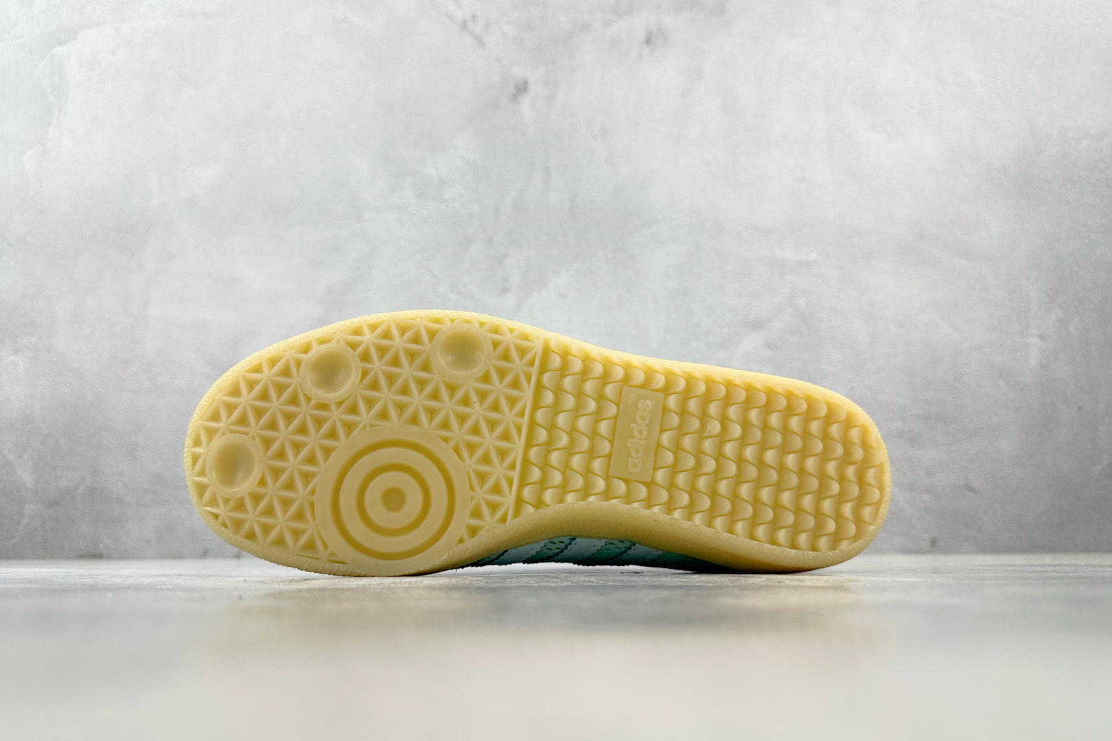 R 版 
出口订单  adidas originals SAMBA OG 绿色

货号 ：JI3179

