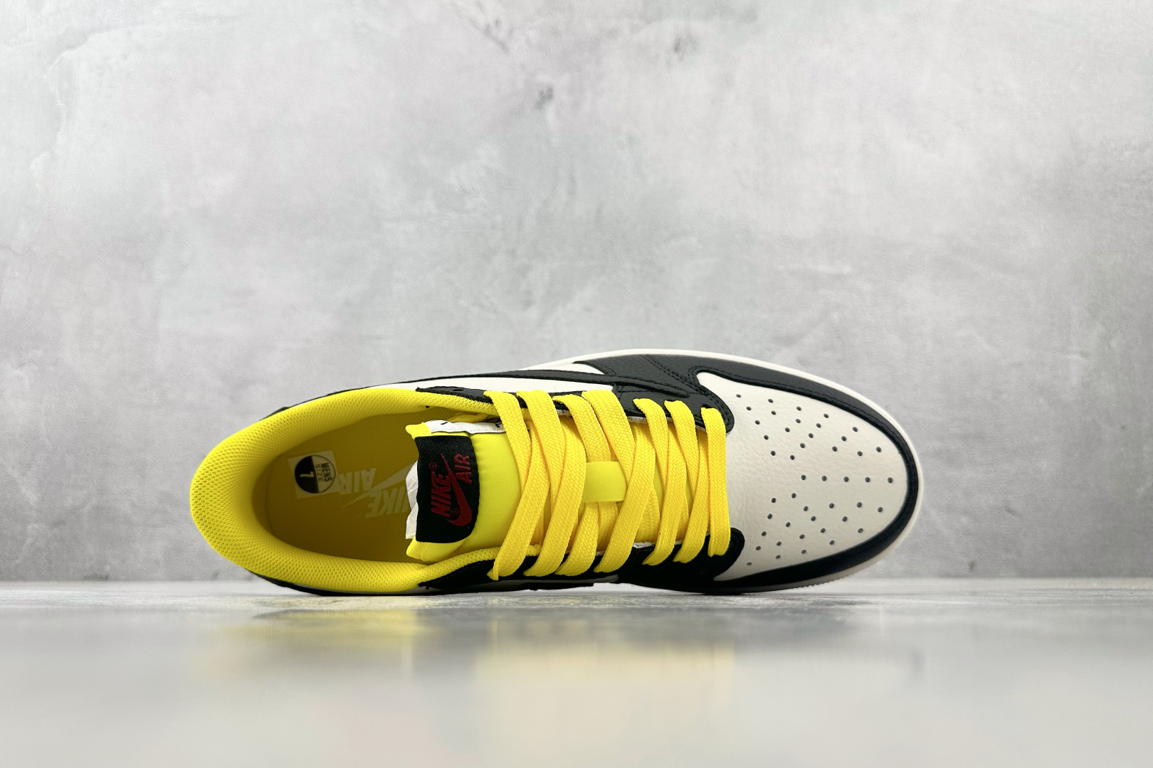 DK 
定制 Air Jordan 1 Low ow SP 黑白黄

货号：DN6901 093
尺码：