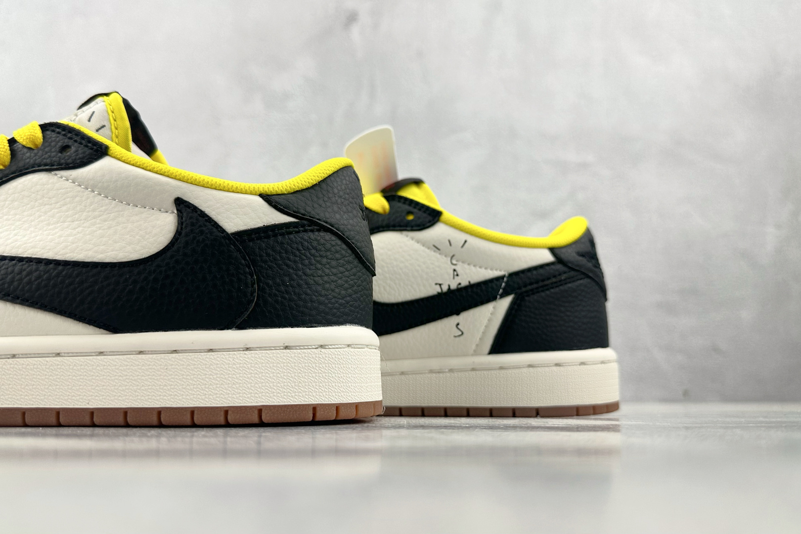 DK 
定制 Air Jordan 1 Low ow SP 黑白黄

货号：DN6901 093
尺码：