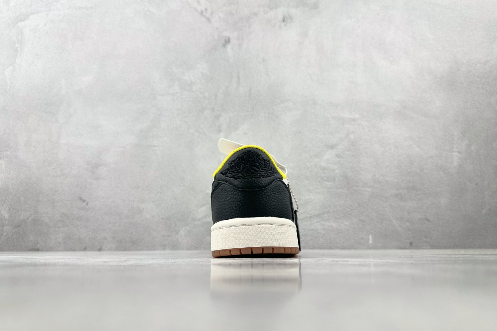 DK 
定制 Air Jordan 1 Low ow SP 黑白黄

货号：DN6901 093
尺码：
