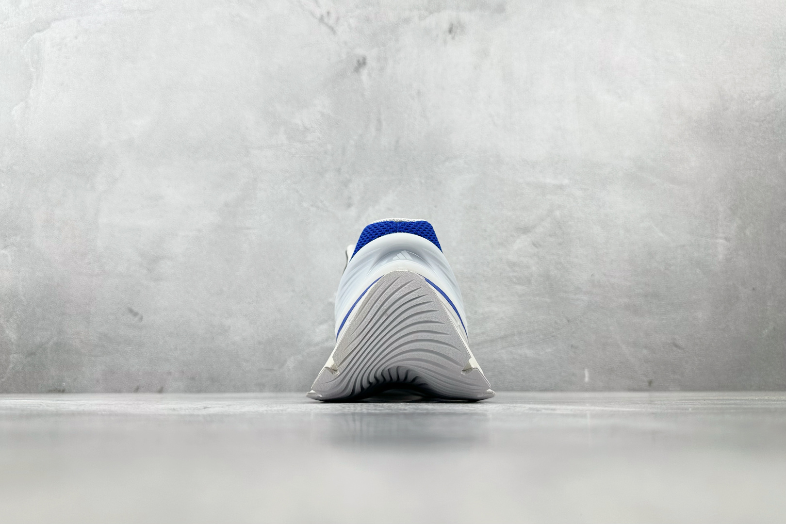 XM版 
adidas XLG MTW 蓝白银

货号：JS1502
尺码：36 36.5 37 38.