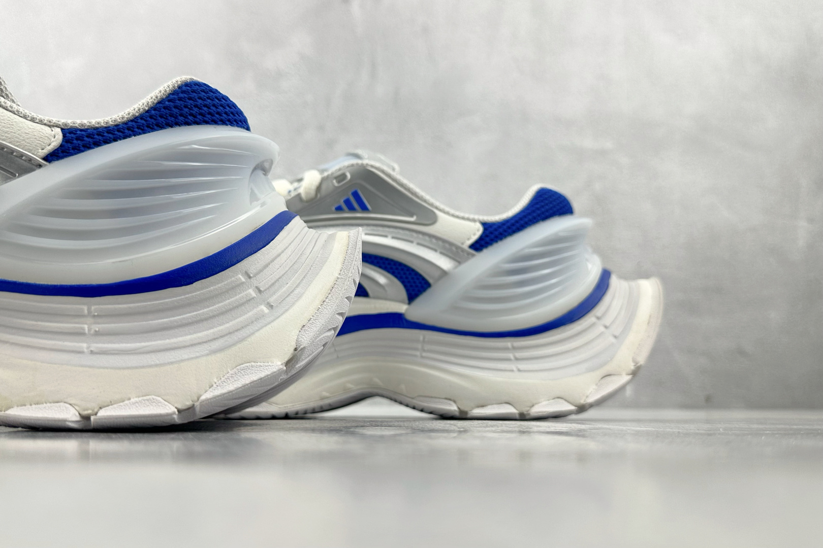 XM版 
adidas XLG MTW 蓝白银

货号：JS1502
尺码：36 36.5 37 38.