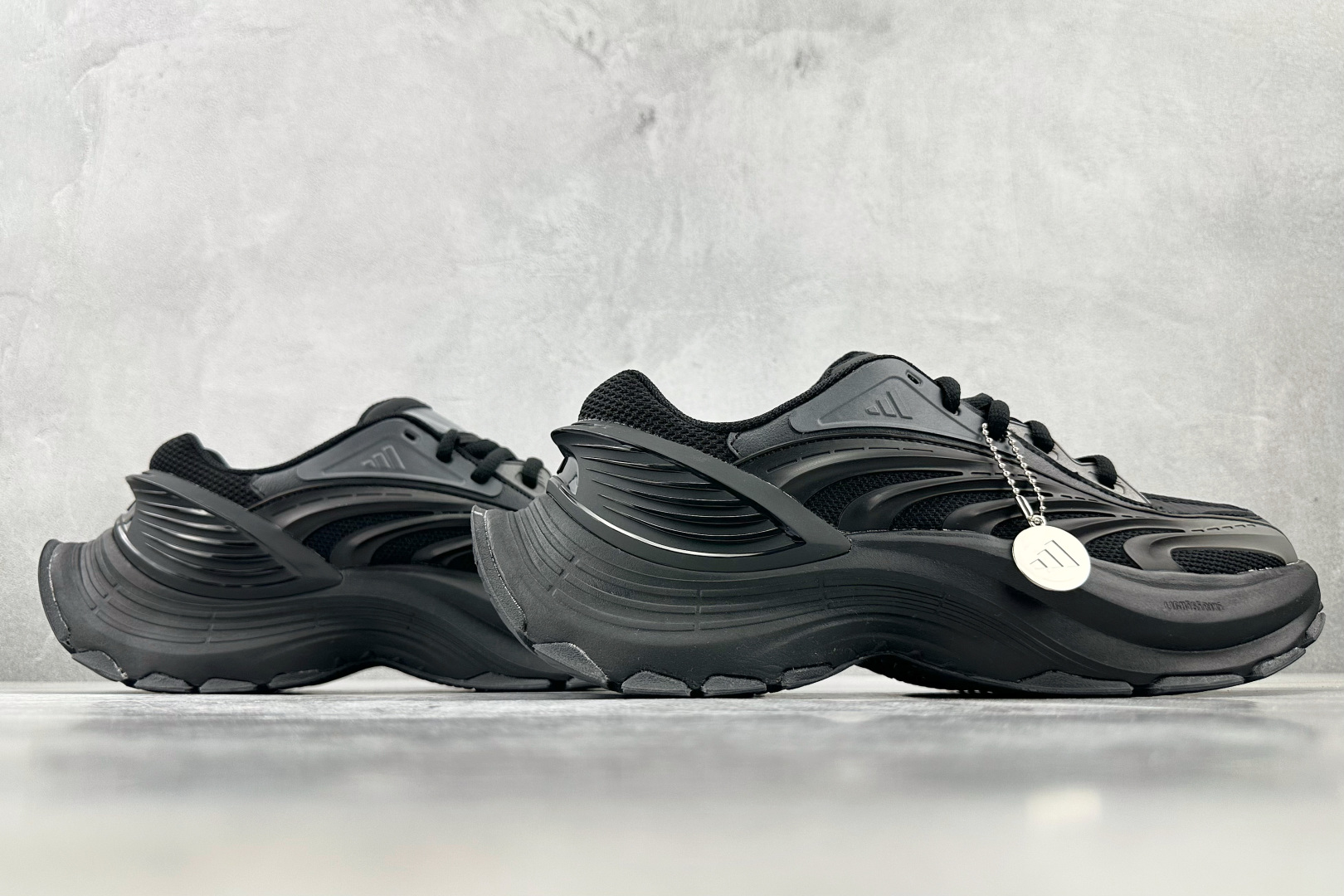 XM版 
adidas XLG MTW 黑色

货号：JR5383
尺码：36 36.5 37 38.5