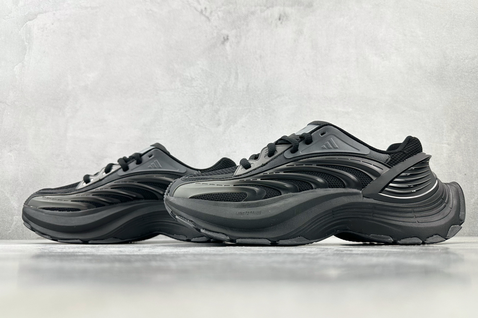 XM版 
adidas XLG MTW 黑色

货号：JR5383
尺码：36 36.5 37 38.5