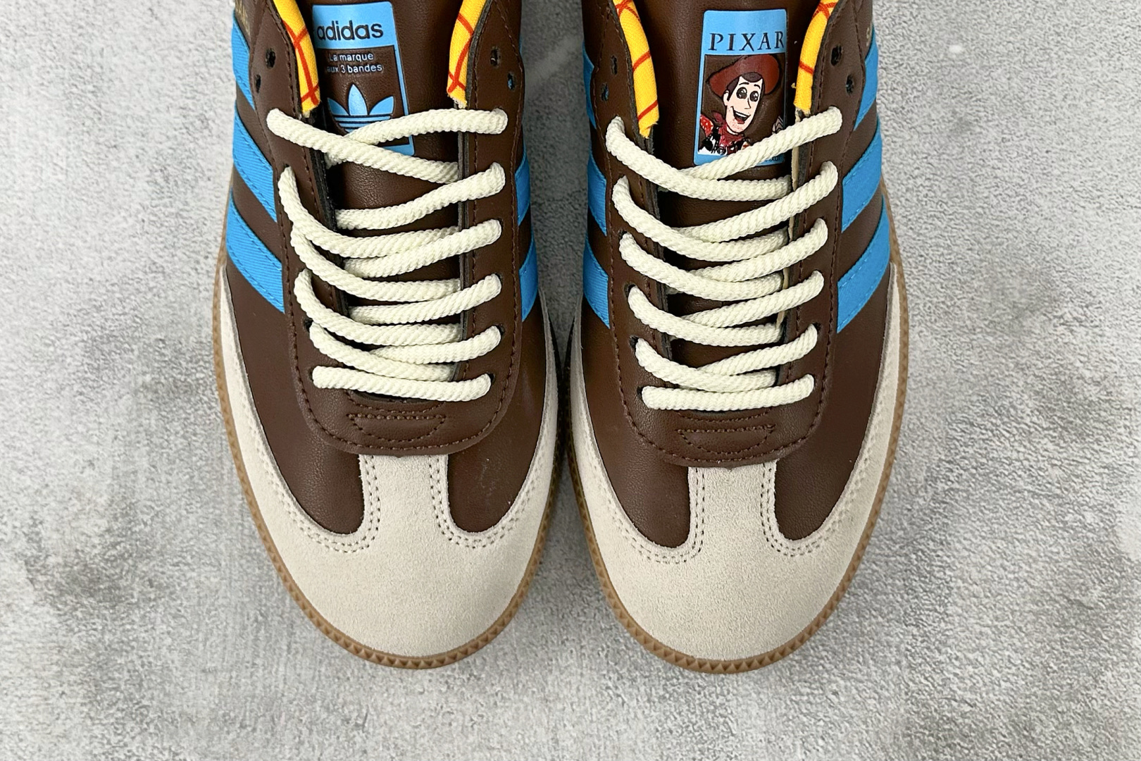 R 版 
出口订单  Toy Story x adidas originals Samba Woody棕