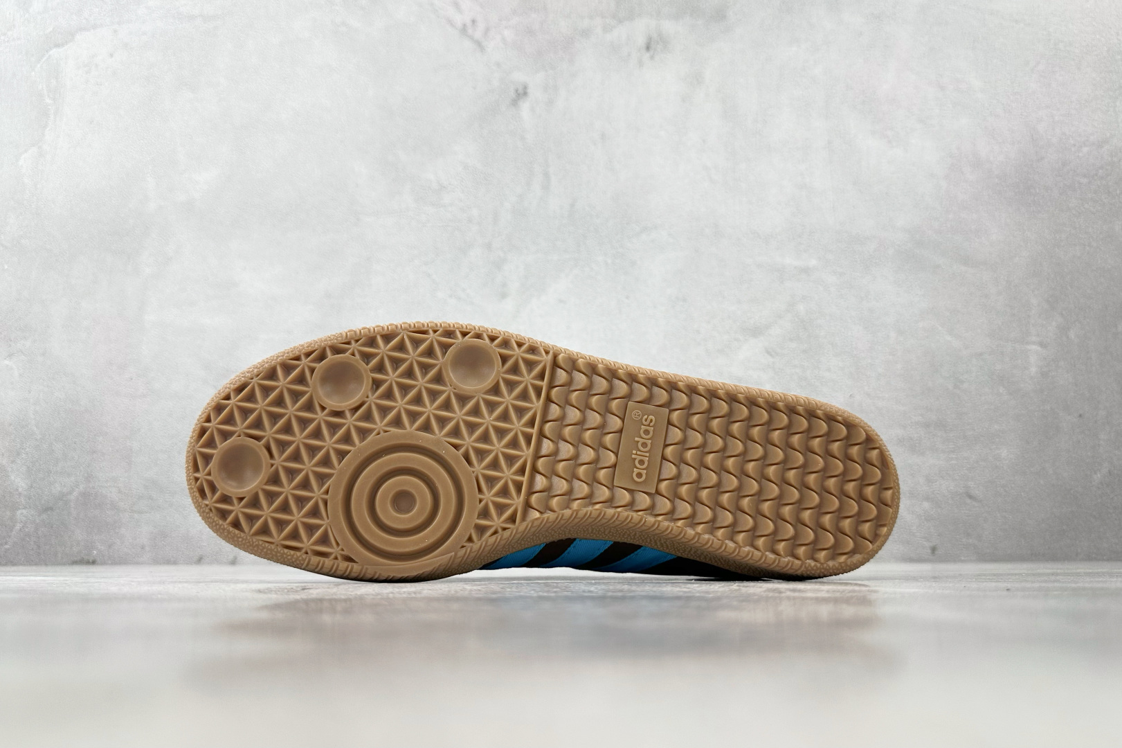 R 版 
出口订单  Toy Story x adidas originals Samba Woody棕