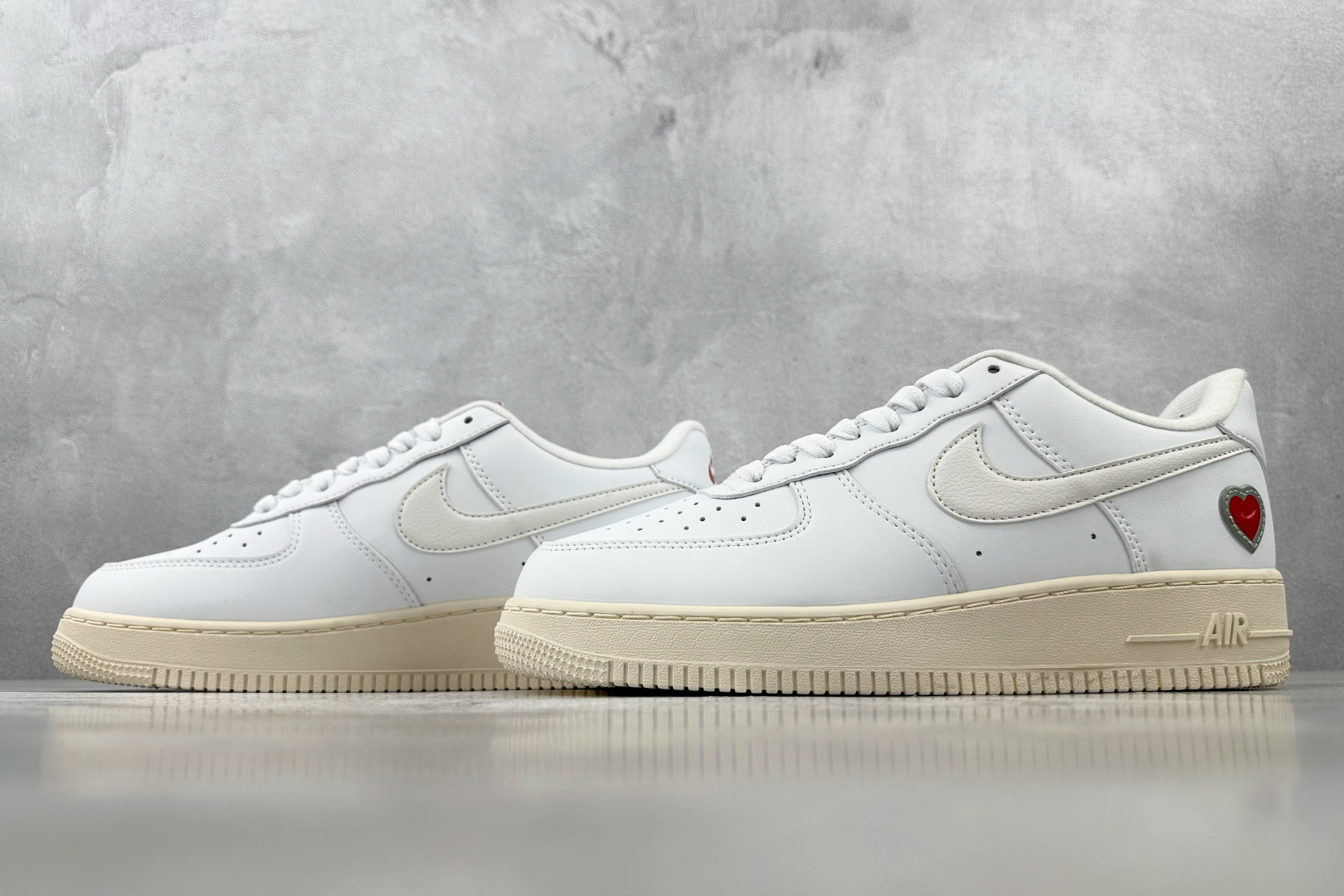 
外贸批次 Nike Air Force 1 Valentine's Day 情人节 爱心 白红

货号