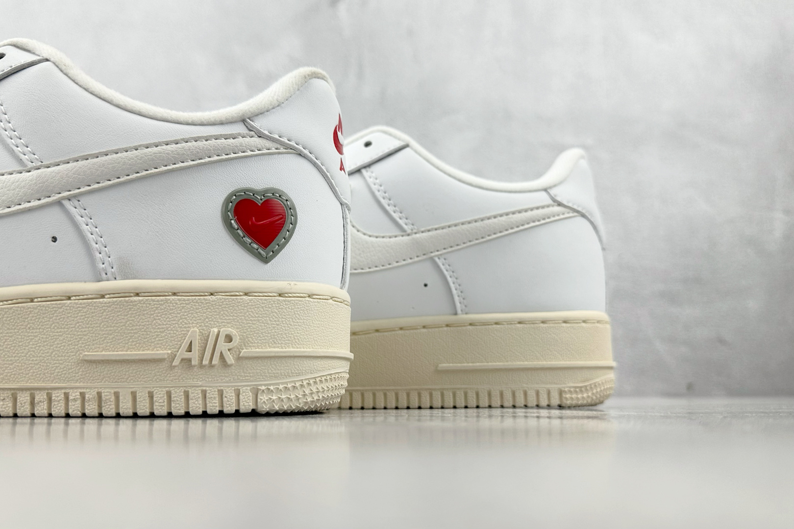 
外贸批次 Nike Air Force 1 Valentine's Day 情人节 爱心 白红

货号