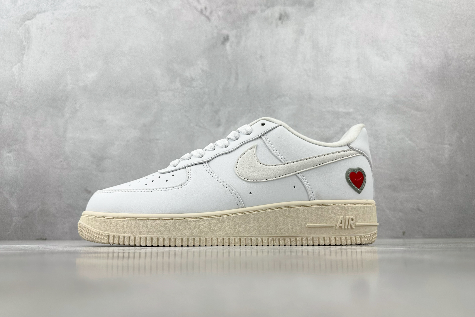
外贸批次 Nike Air Force 1 Valentine's Day 情人节 爱心 白红

货号