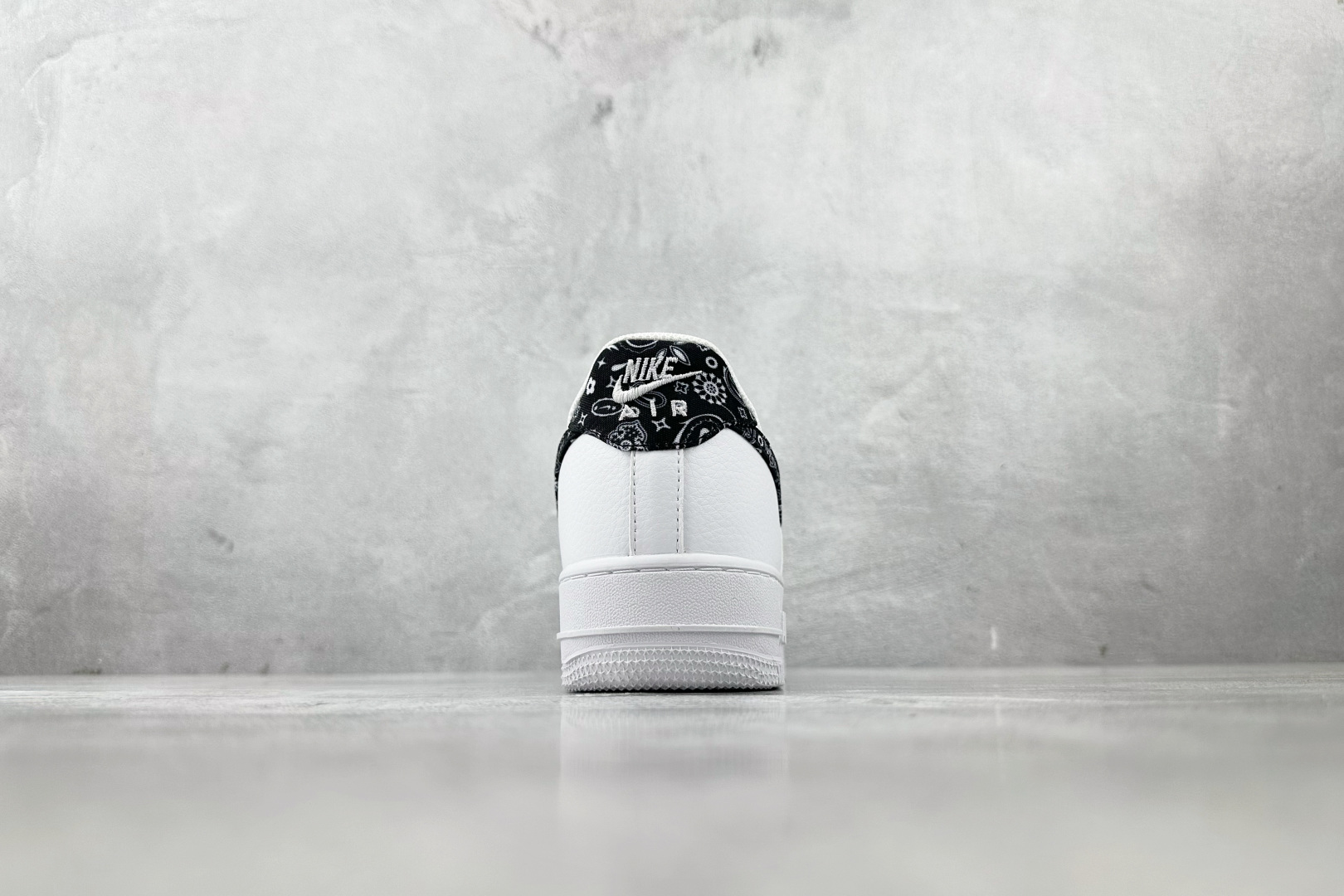 
外贸批次 Nike Air Force 1 07 Essential Black Paisley白黑
