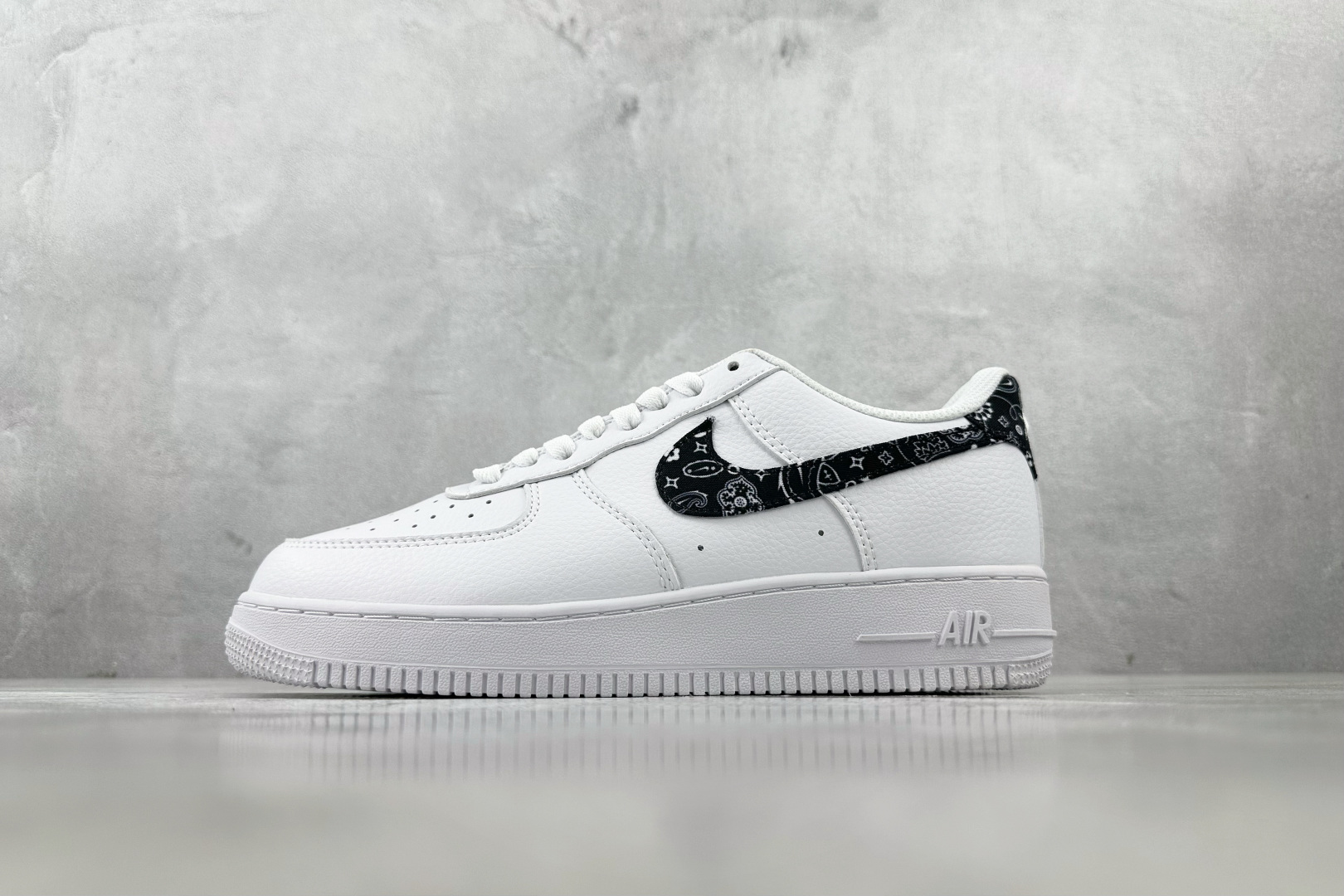 
外贸批次 Nike Air Force 1 07 Essential Black Paisley白黑
