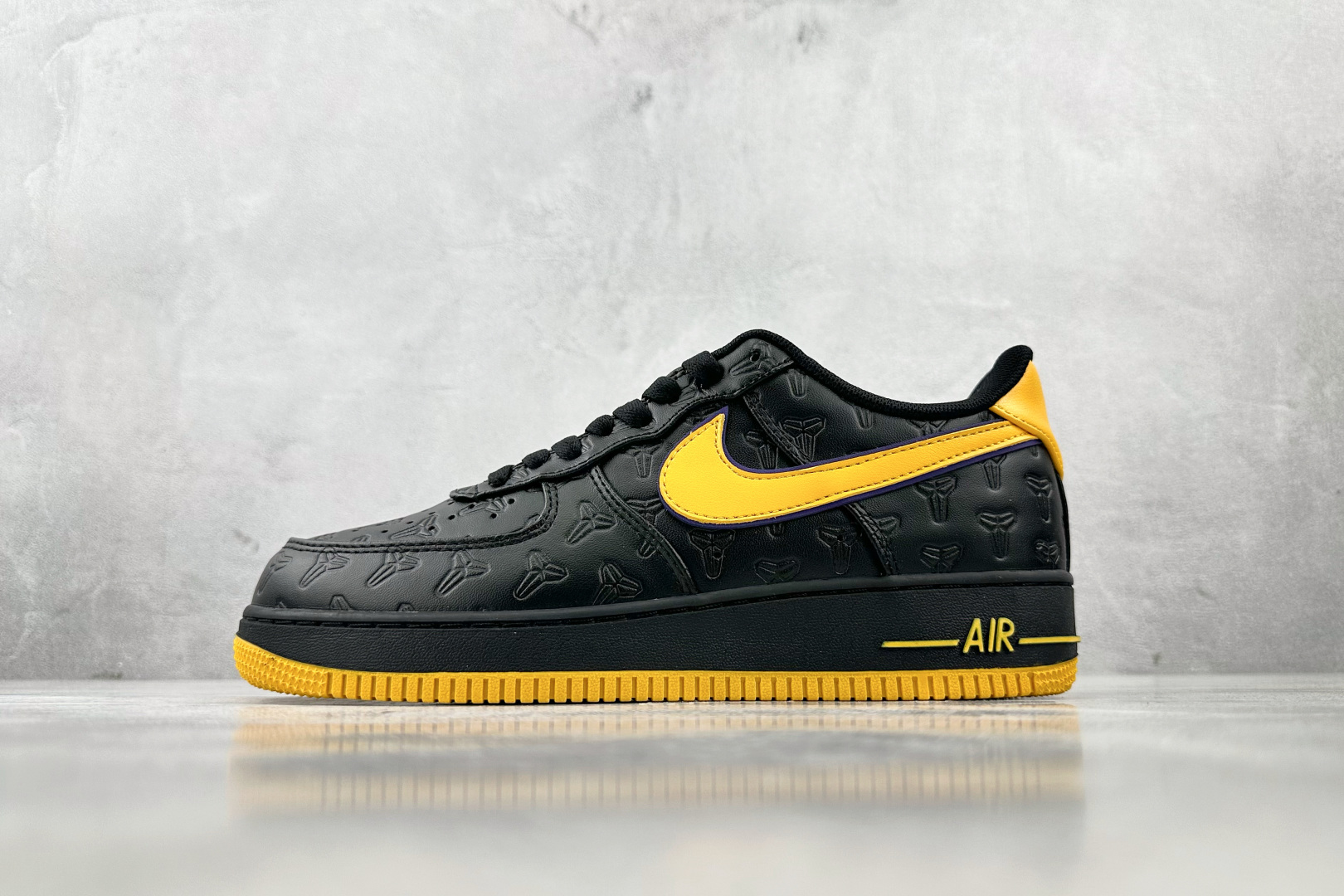 
外贸批次  Nike Air Force 1 Low “Kobe Bryant”黑黄

货号：HV51