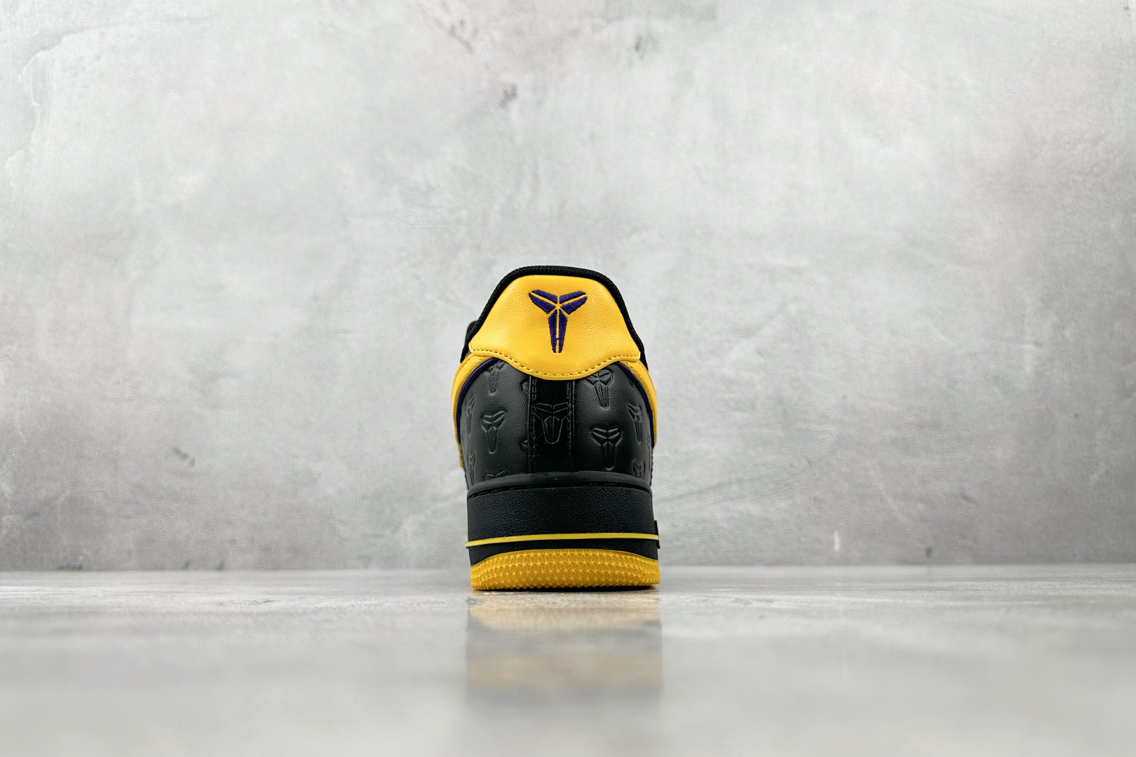 
外贸批次  Nike Air Force 1 Low “Kobe Bryant”黑黄

货号：HV51
