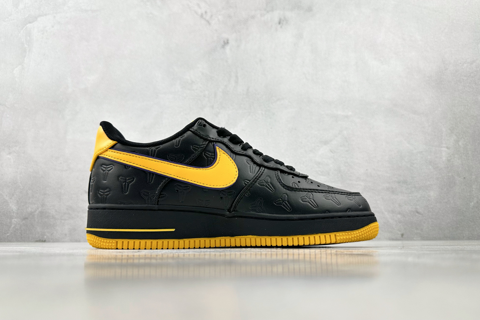 
外贸批次  Nike Air Force 1 Low “Kobe Bryant”黑黄

货号：HV51