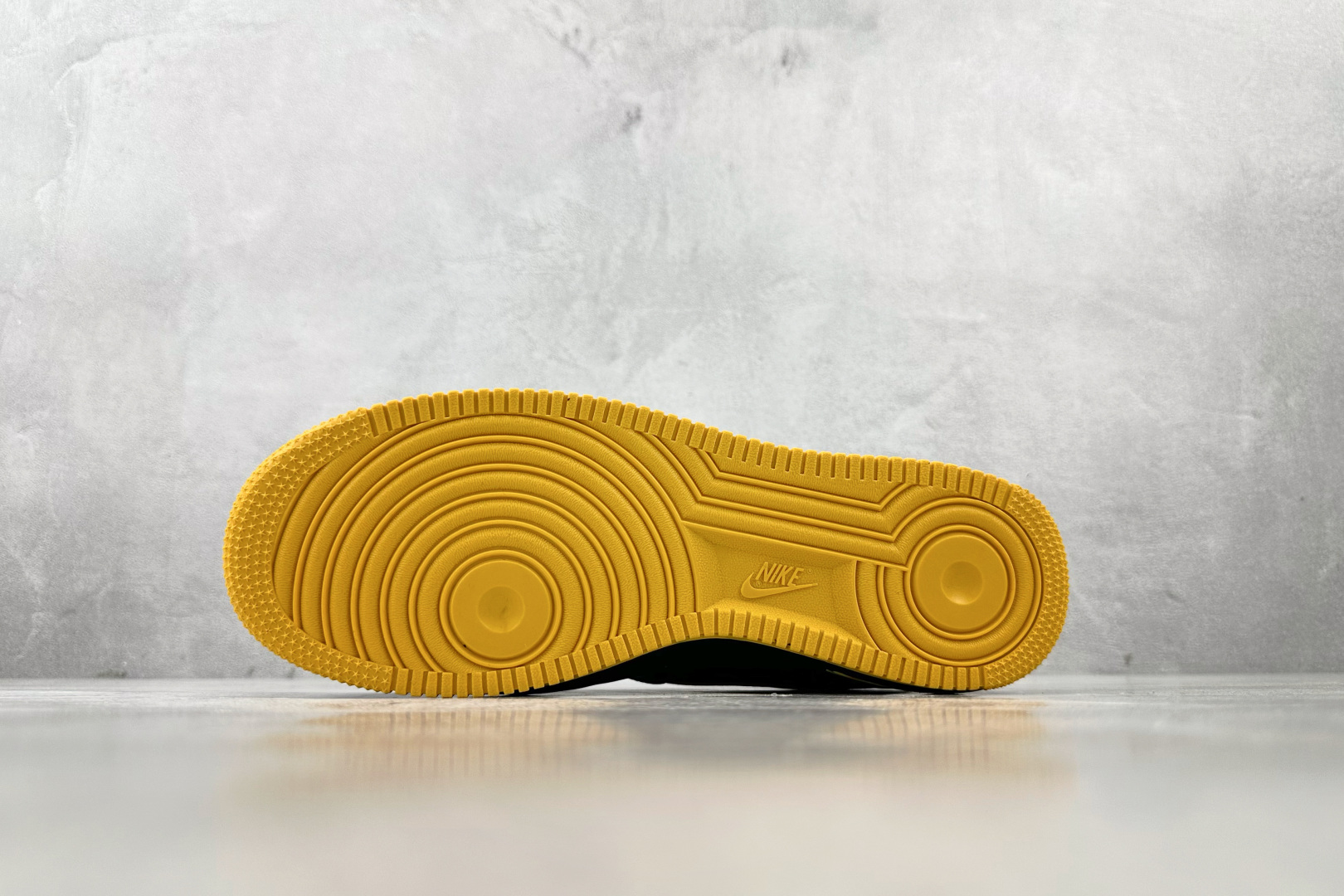 
外贸批次  Nike Air Force 1 Low “Kobe Bryant”黑黄

货号：HV51