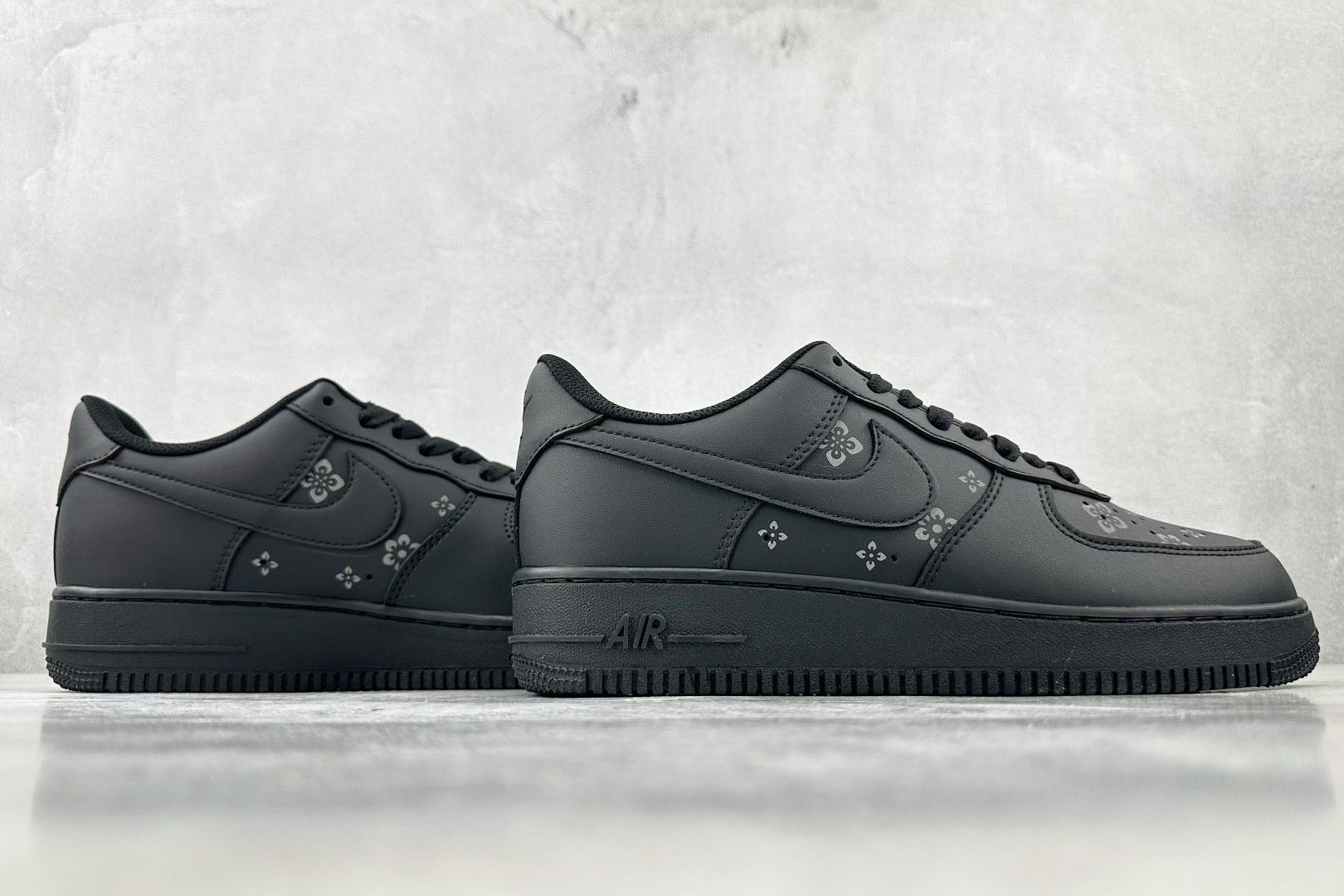 
外贸批次  【定制球鞋】Nike Air Force 1 腰果花 黑武士

货号：CW2288-001
