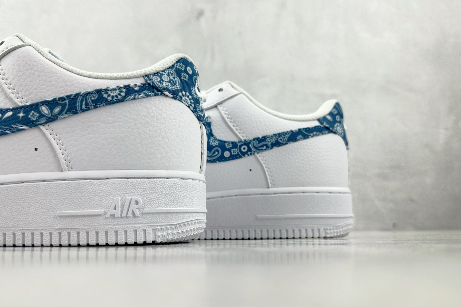 
外贸批次  Nike Air Force 1 Low Essential paisley腰果花 白蓝
