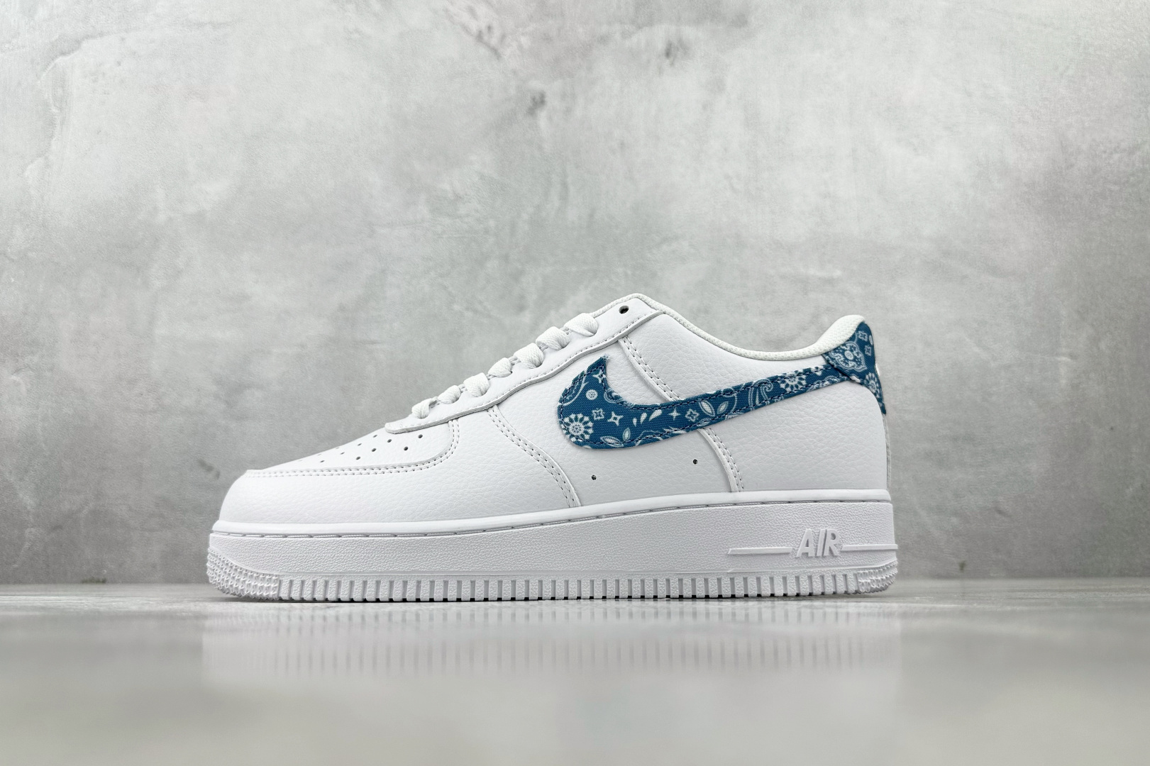 
外贸批次  Nike Air Force 1 Low Essential paisley腰果花 白蓝
