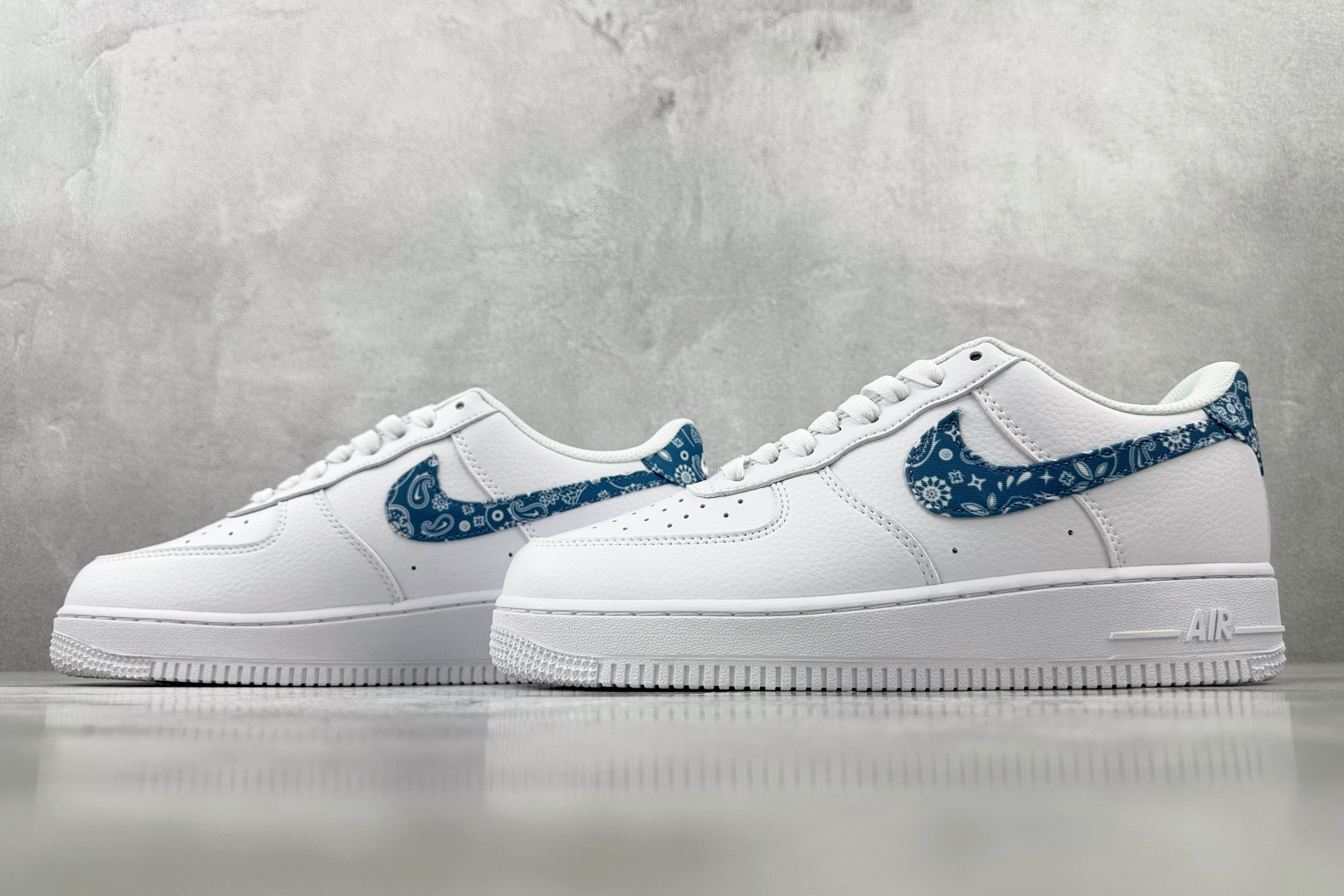 
外贸批次  Nike Air Force 1 Low Essential paisley腰果花 白蓝
