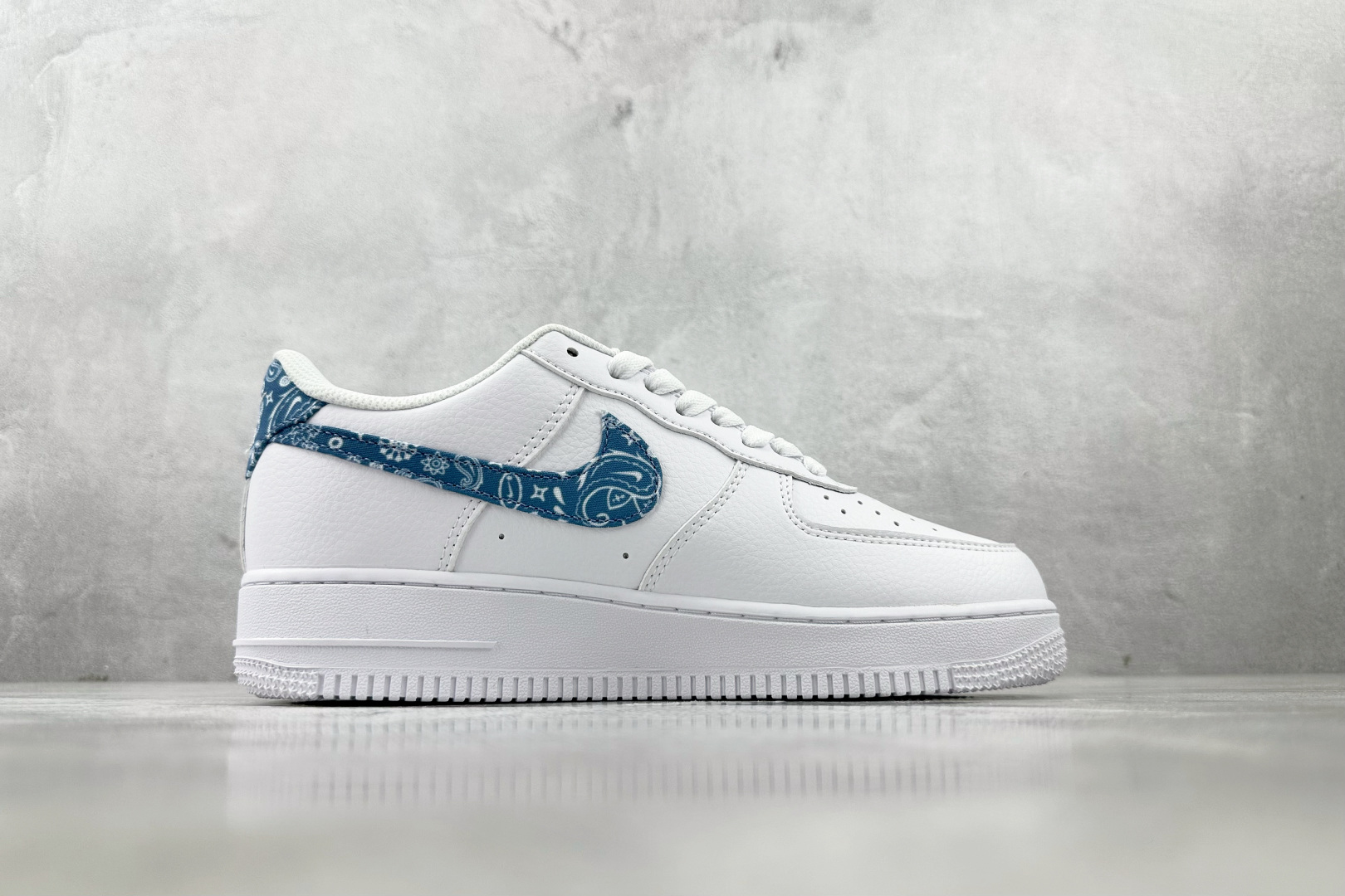 
外贸批次  Nike Air Force 1 Low Essential paisley腰果花 白蓝
