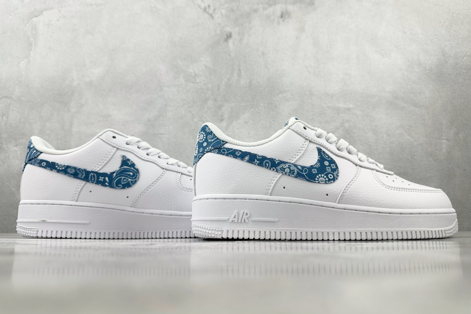 
外贸批次  Nike Air Force 1 Low Essential paisley腰果花 白蓝
