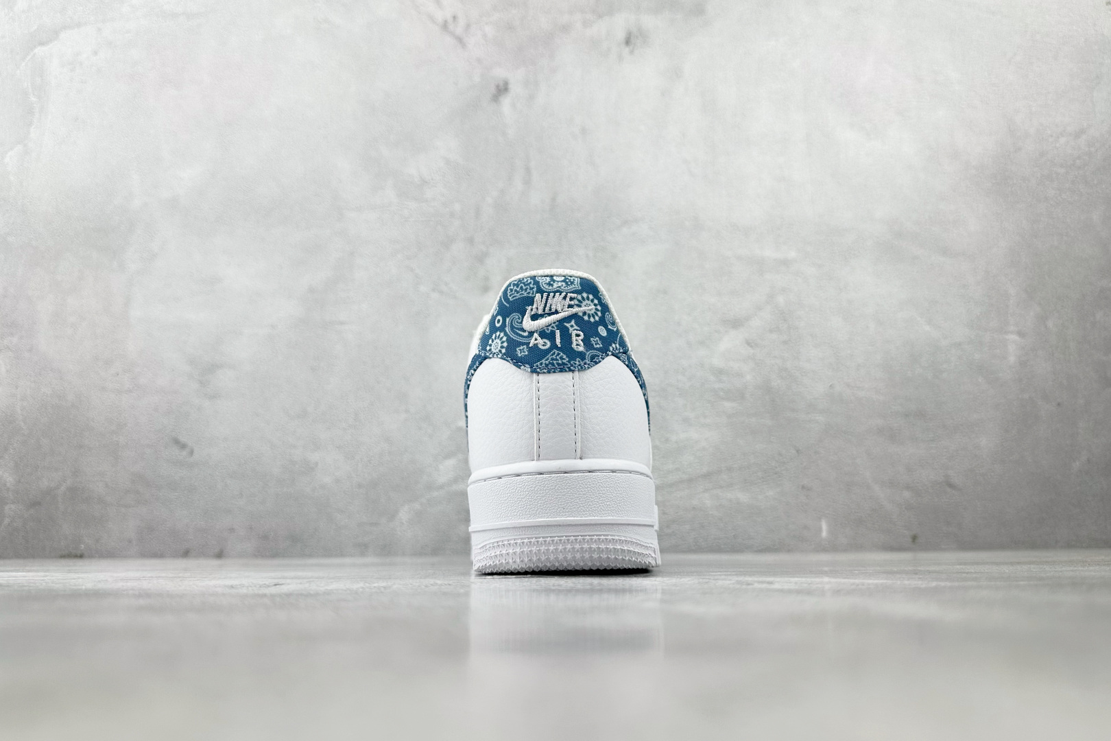 
外贸批次  Nike Air Force 1 Low Essential paisley腰果花 白蓝
