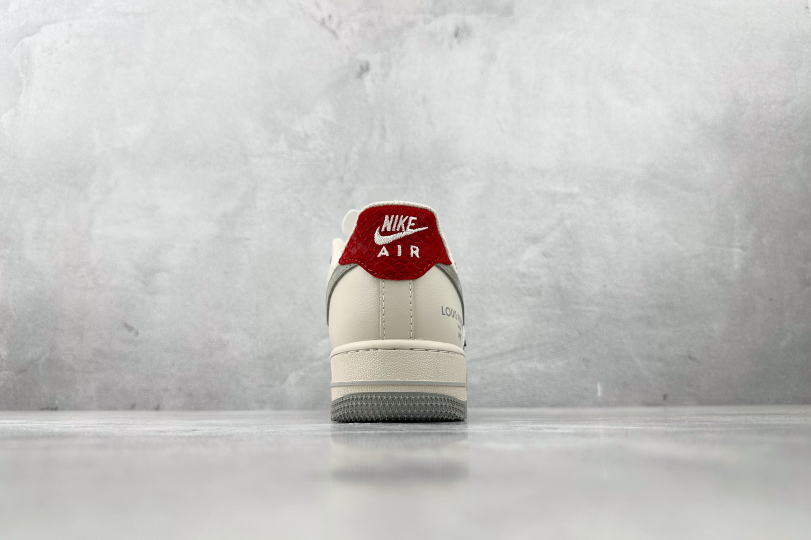 260 Nike Air Force 1'07 LV 联名 米白灰 XX3168-130