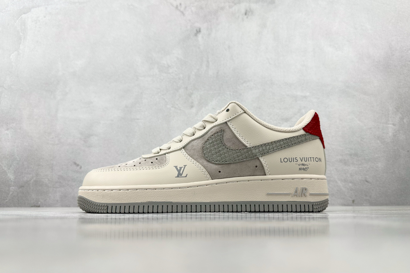 260 Nike Air Force 1'07 LV 联名 米白灰 XX3168-130