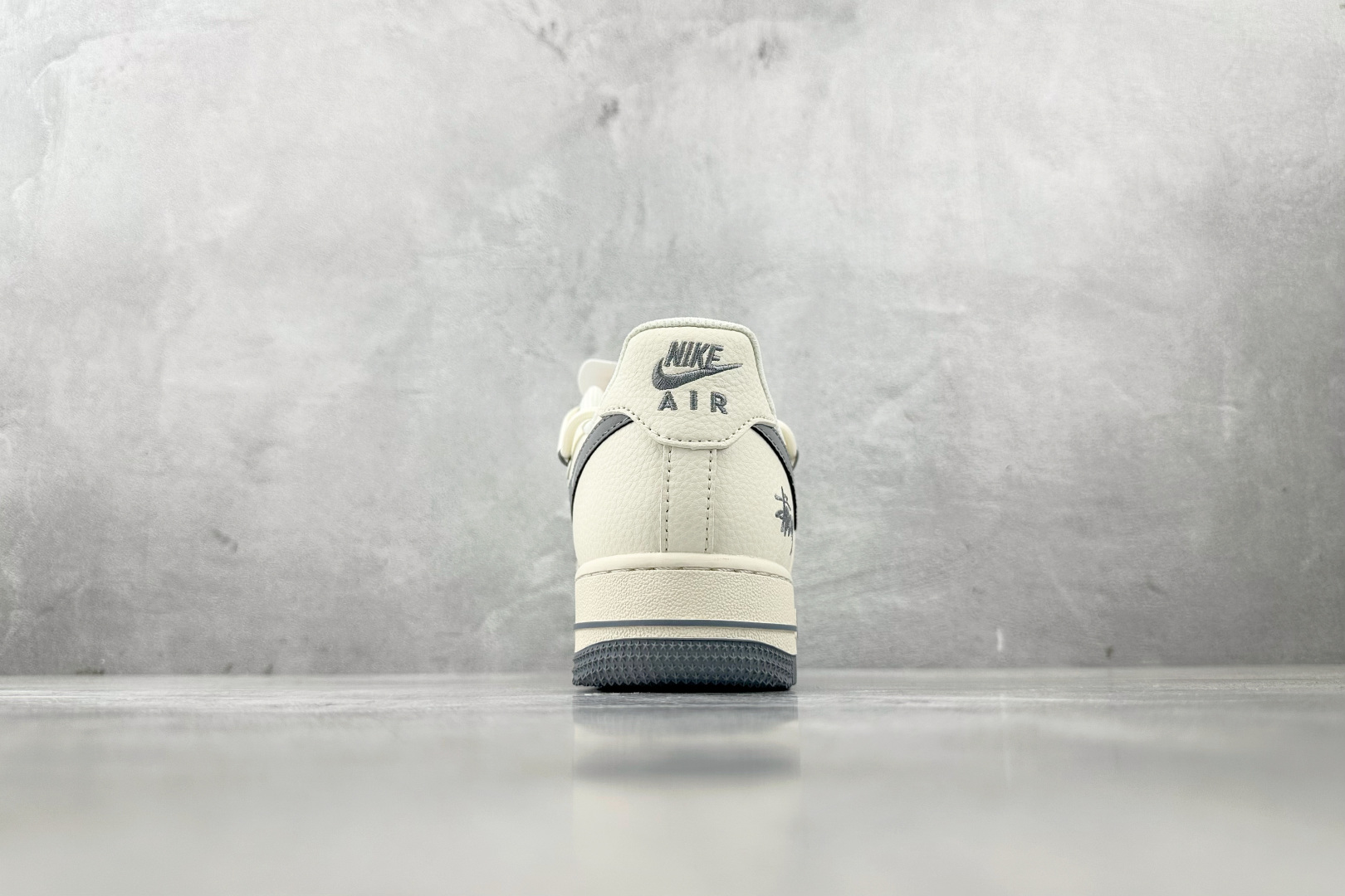 260 Nike Air Force 1'07 斯图西 联名 米白灰 DM6868-072
