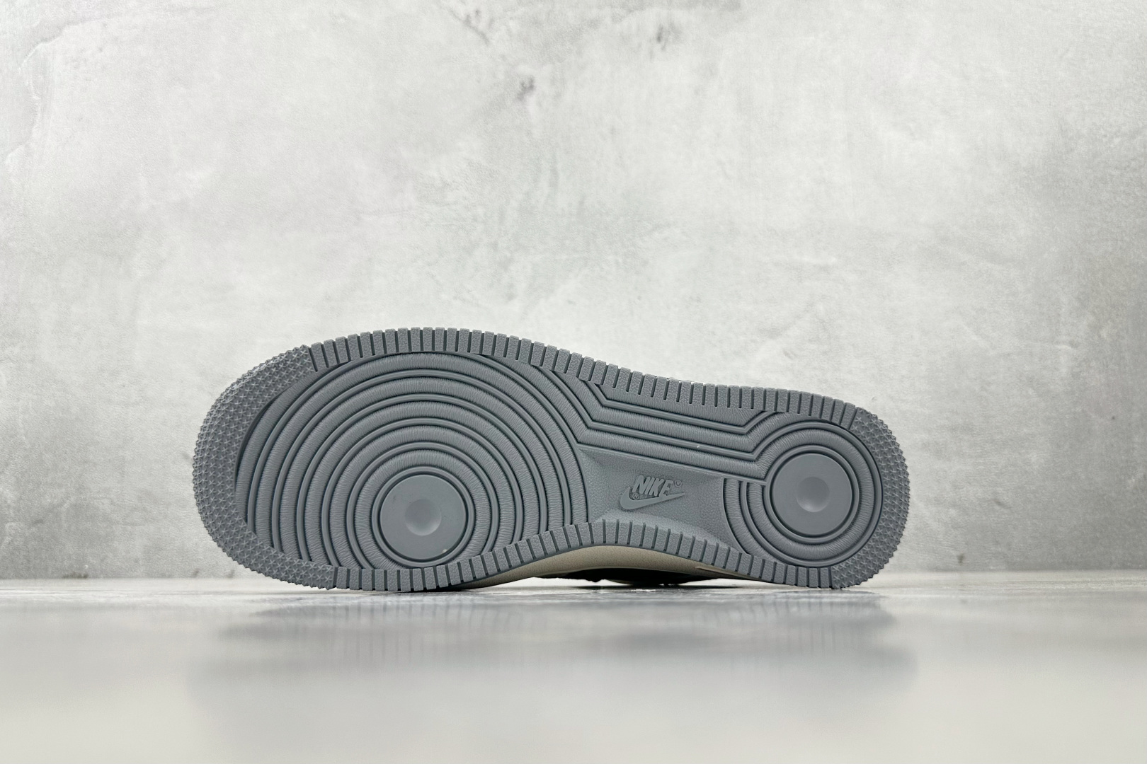 260 Nike Air Force 1'07 斯图西 联名 米白灰 DM6868-072