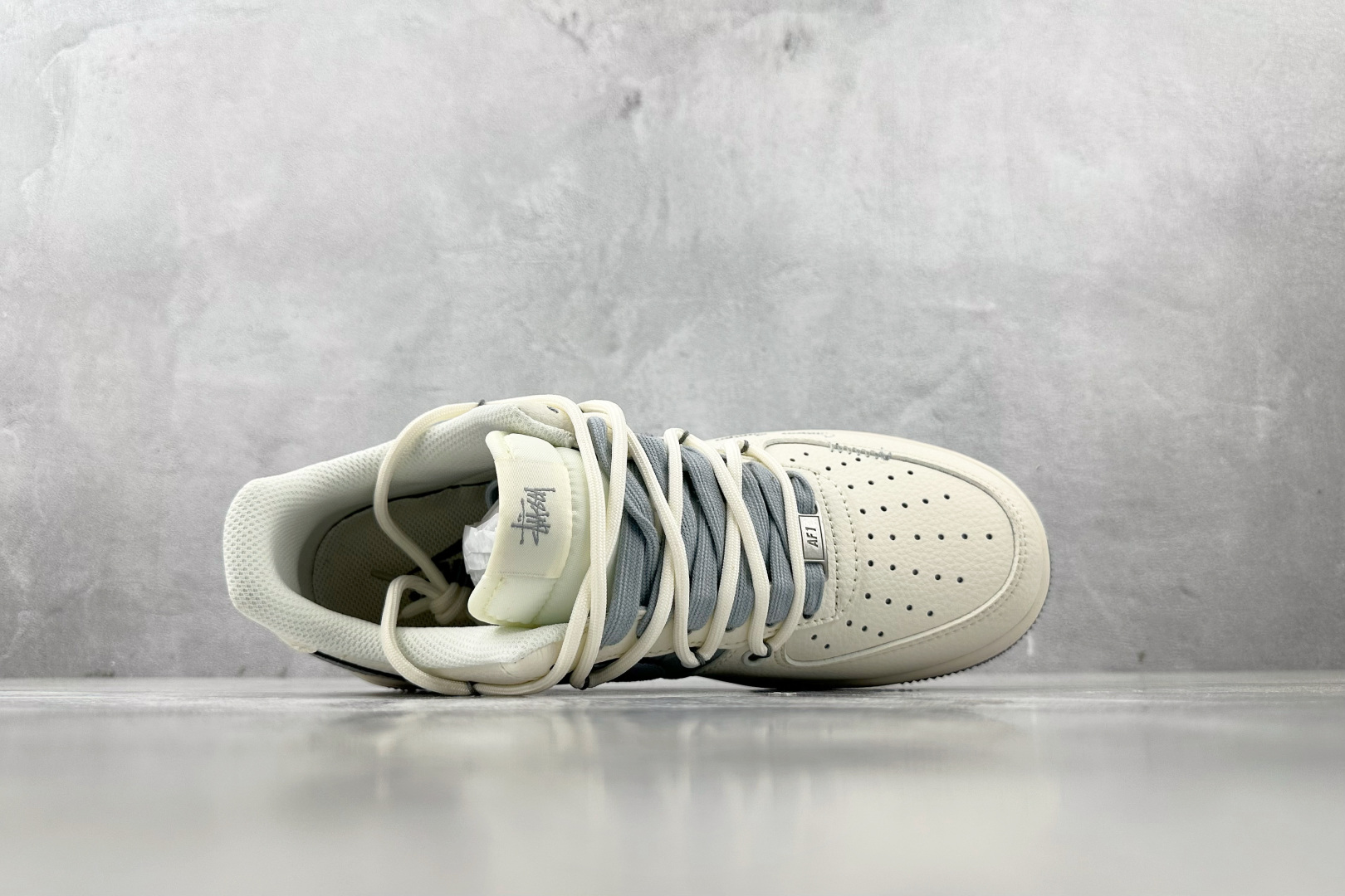 260 Nike Air Force 1'07 斯图西 联名 米白灰 DM6868-072