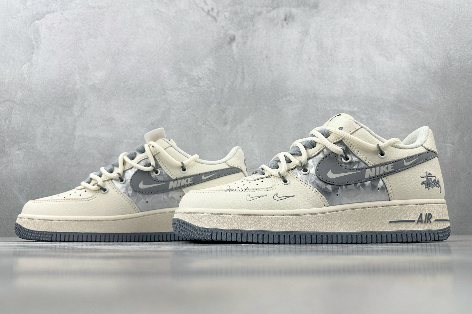 260 Nike Air Force 1'07 斯图西 联名 米白灰 DM6868-072