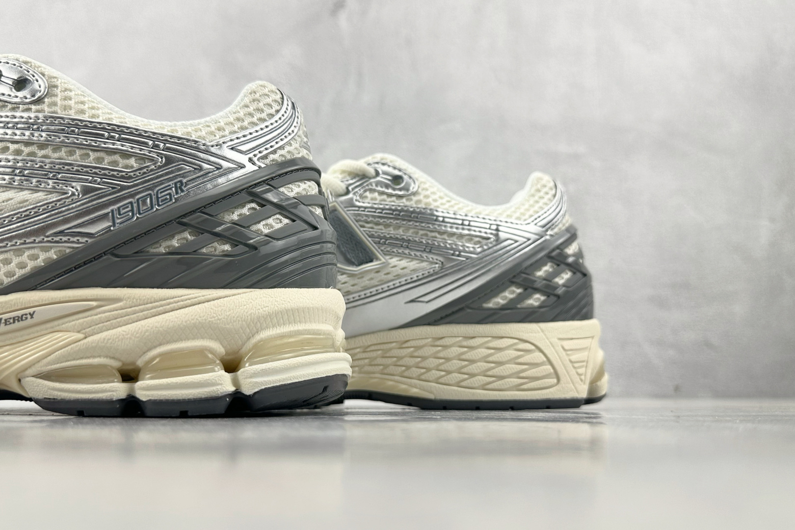 240 大厂出品 New Balance NB 1906R 灰色 M1906RFS