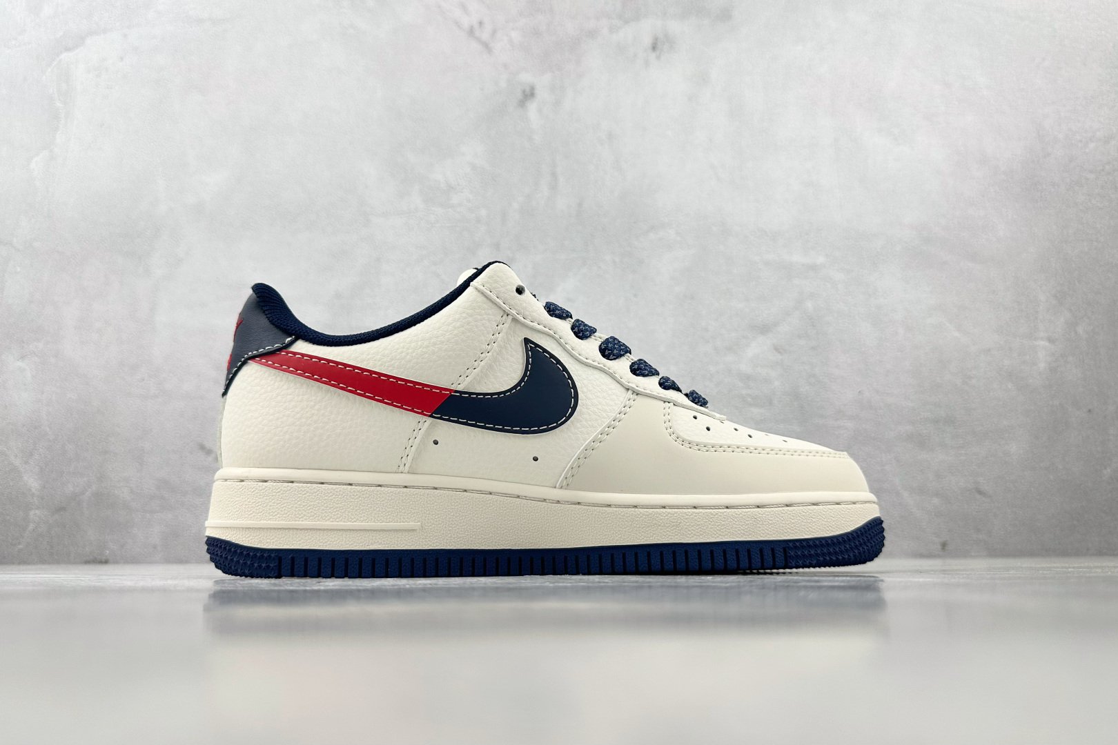 XC 
Nike Air Force 1'07 GUCCI 联名 米白蓝红

货号：JJ2508 713