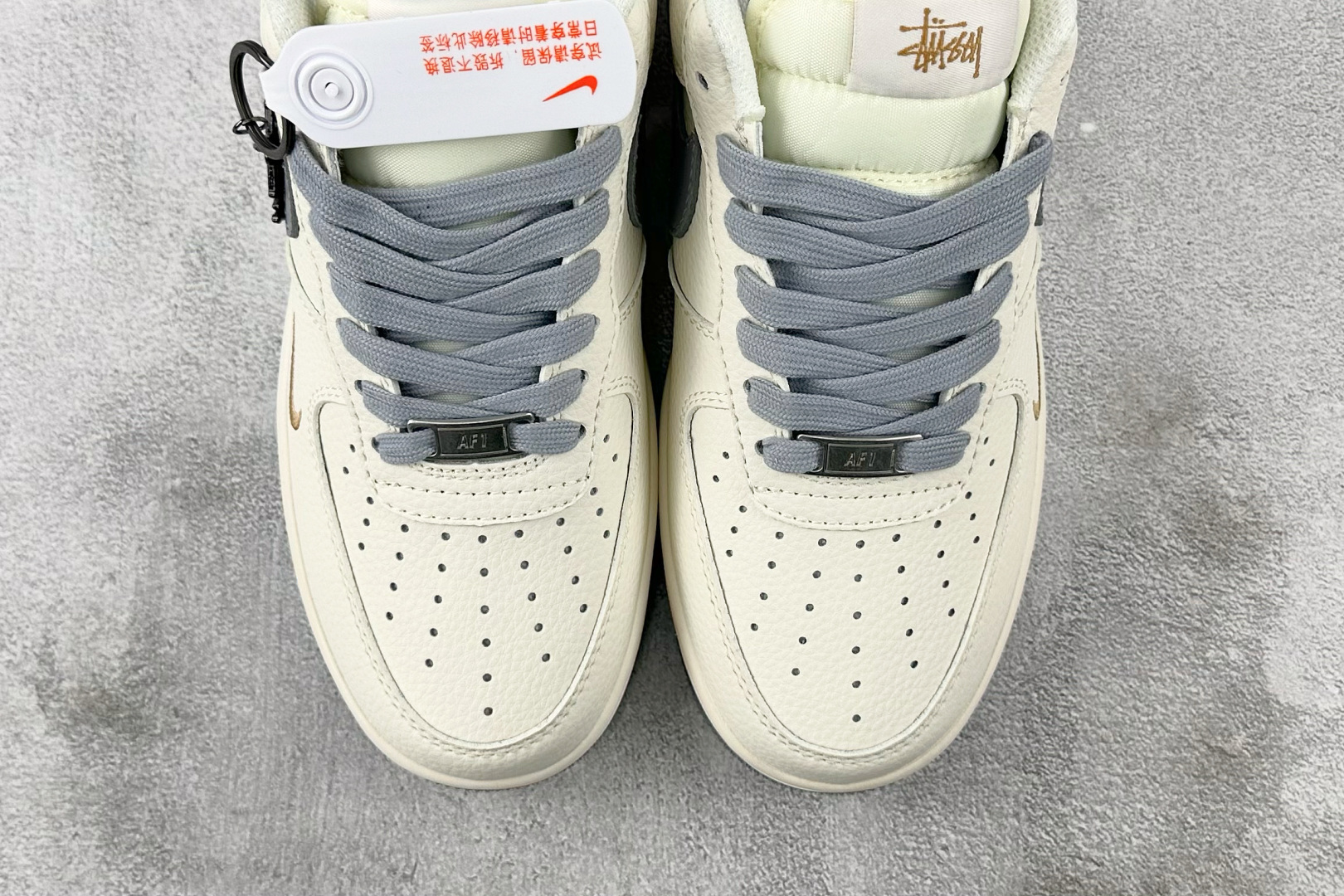 XC 
Nike Air Force 1'07 斯图西 联名 米白灰

货号：XX3168 150
尺码