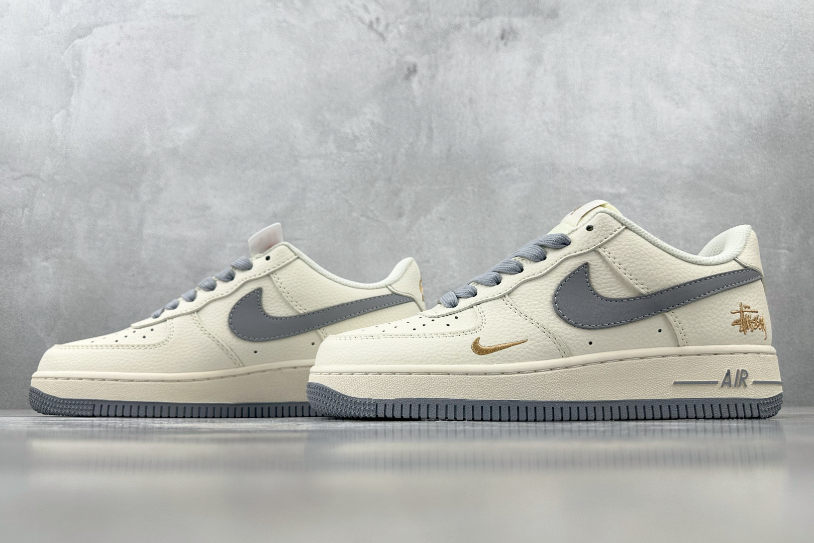 XC 
Nike Air Force 1'07 斯图西 联名 米白灰

货号：XX3168 150
尺码