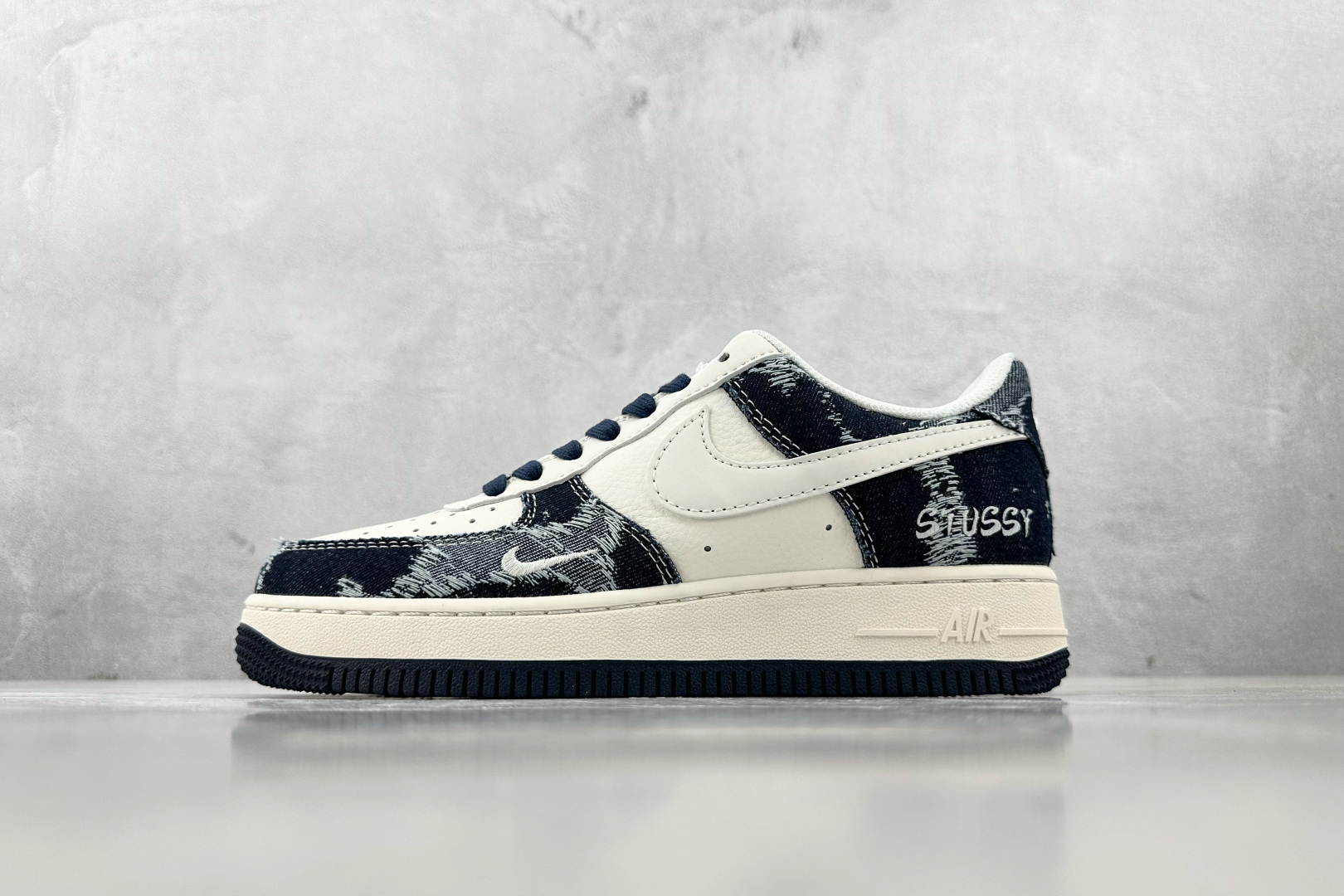 XC 
Nike Air Force 1'07 STUSSY 联名 蓝白

货号：XS1958 578
