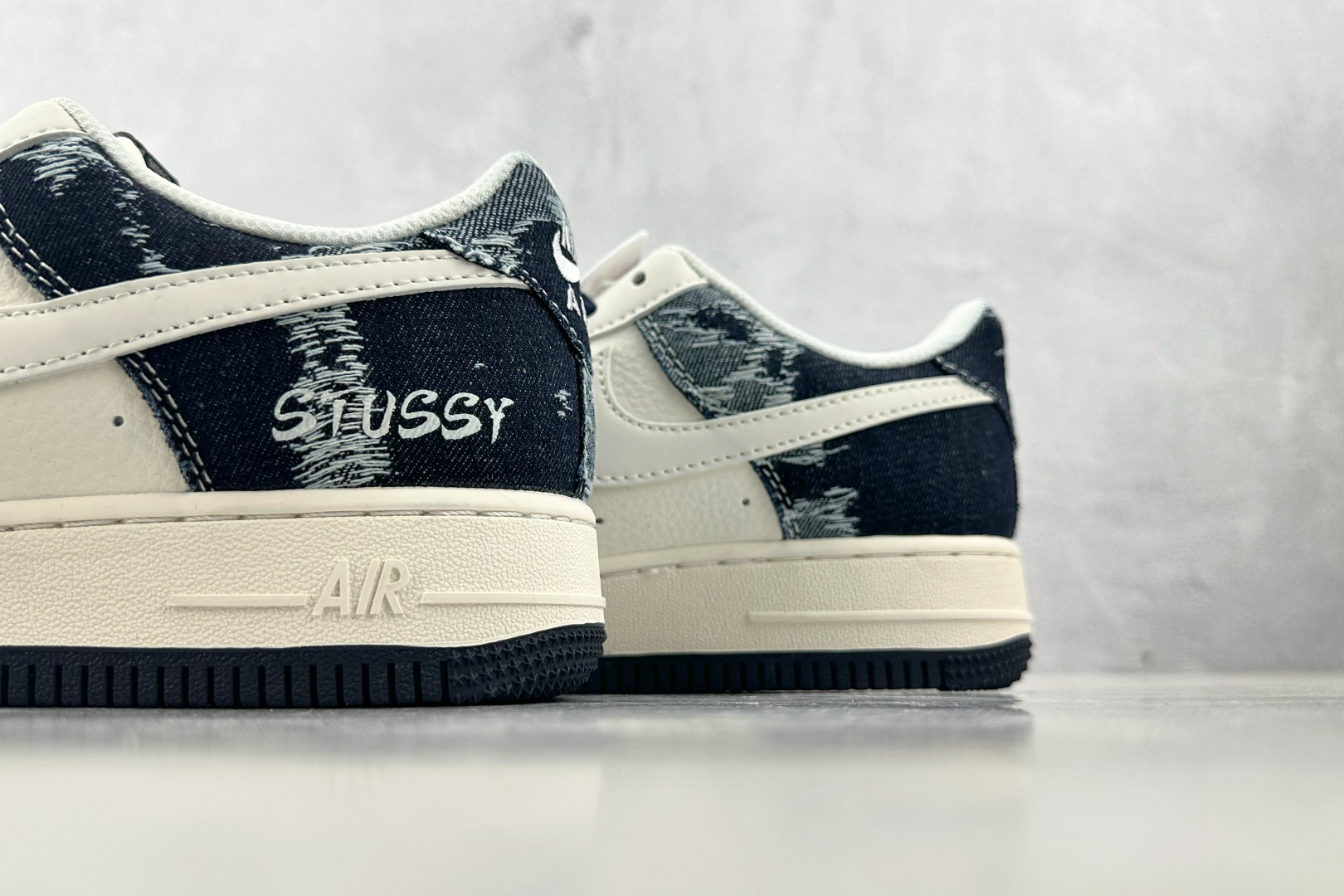 XC 
Nike Air Force 1'07 STUSSY 联名 蓝白

货号：XS1958 578
