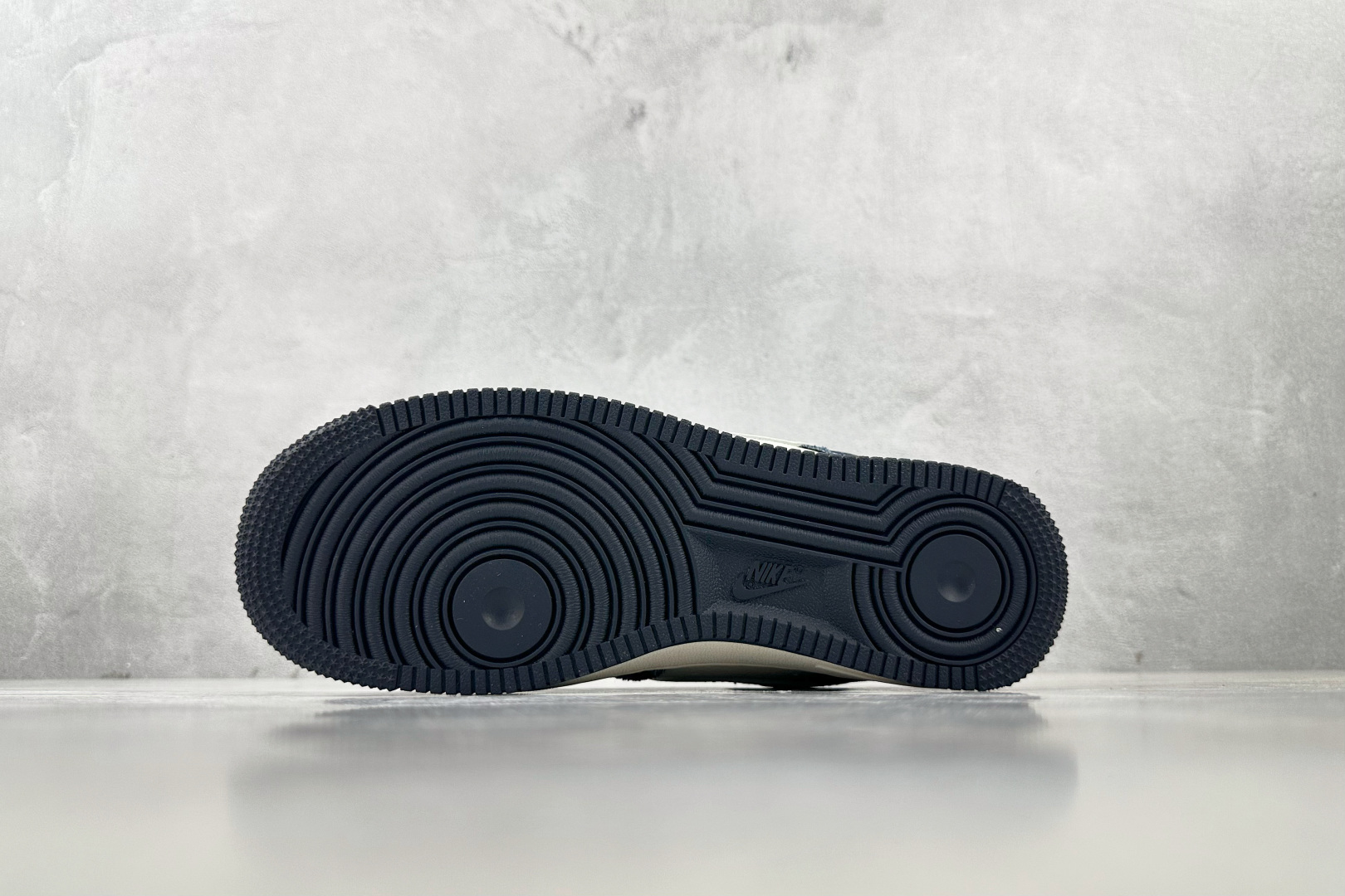 XC 
Nike Air Force 1'07 STUSSY 联名 蓝白

货号：XS1958 578
