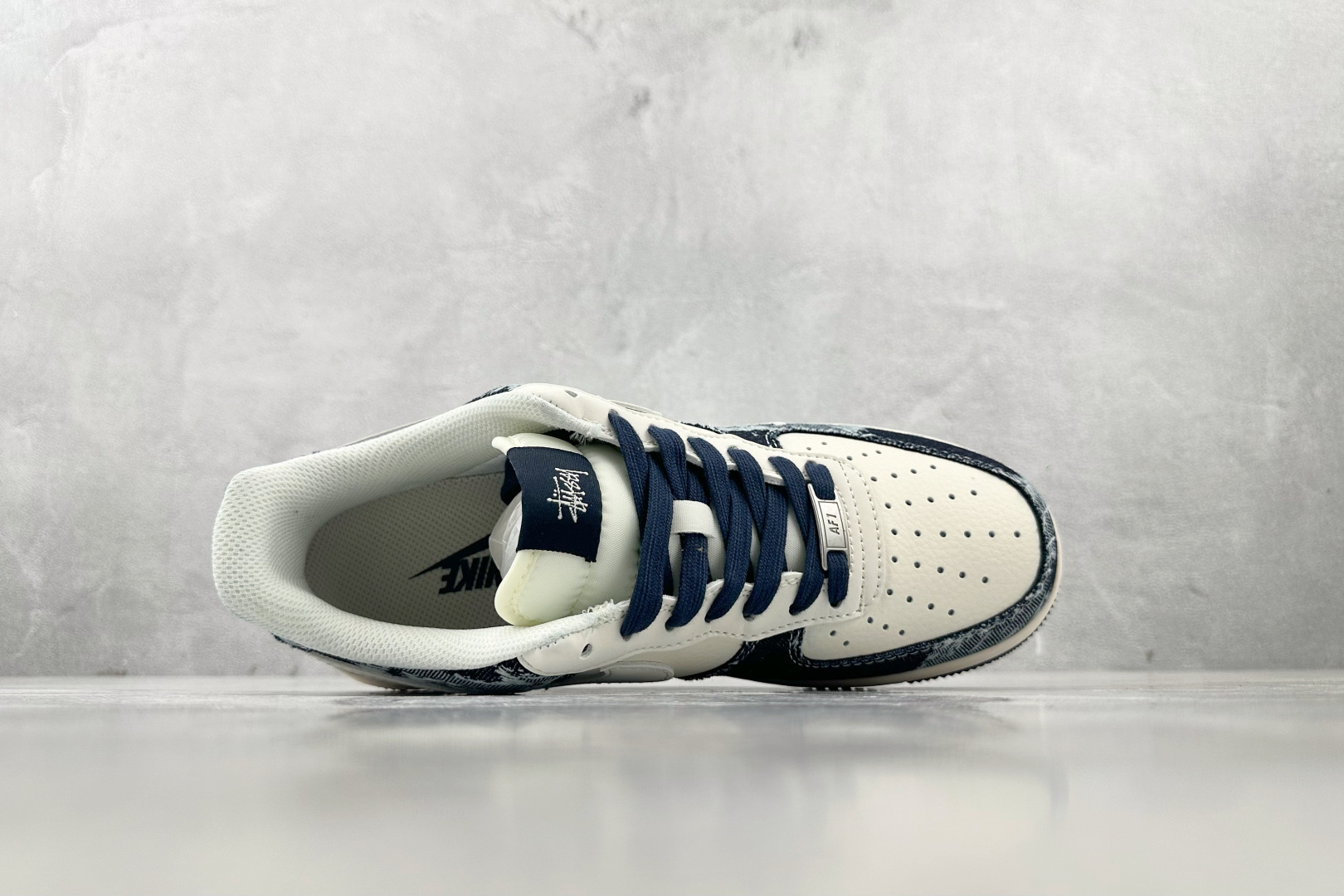 XC 
Nike Air Force 1'07 STUSSY 联名 蓝白

货号：XS1958 578
