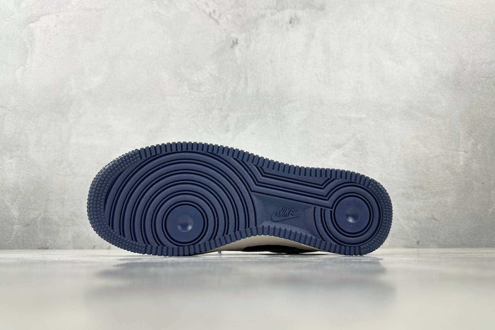 XC 
Nike Air Force 1'07 Supreme联名 米白蓝

货号：HH7518 057