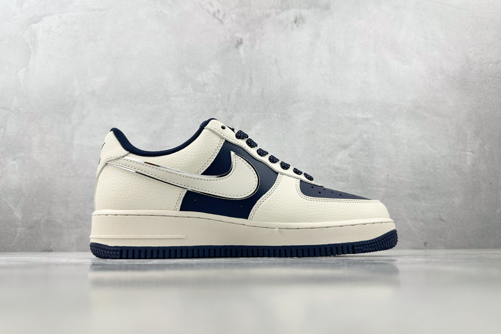 XC 
Nike Air Force 1'07 Supreme联名 米白蓝

货号：HH7518 057
