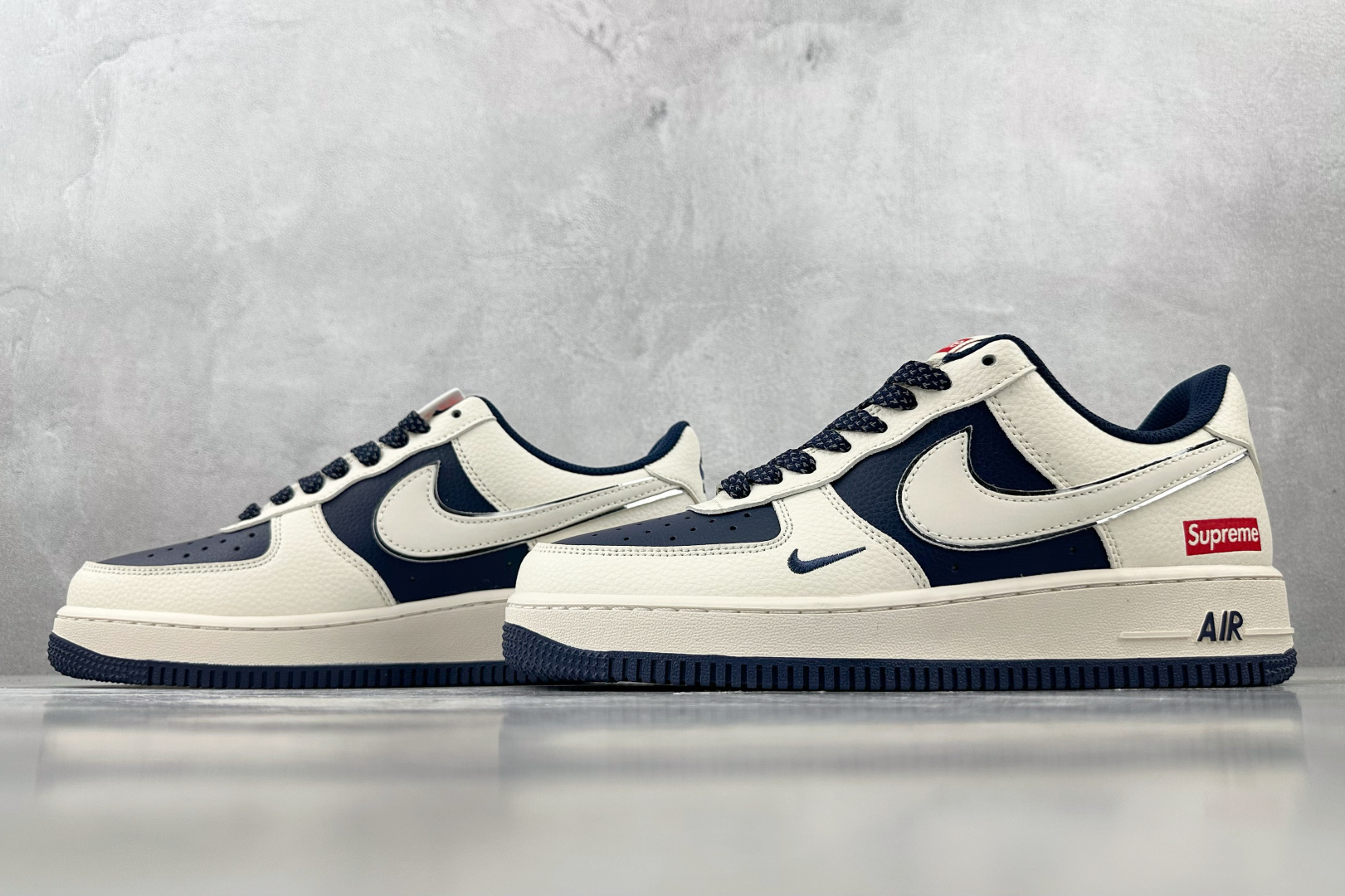 XC 
Nike Air Force 1'07 Supreme联名 米白蓝

货号：HH7518 057