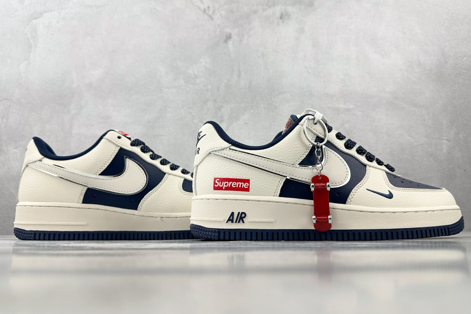 XC 
Nike Air Force 1'07 Supreme联名 米白蓝

货号：HH7518 057